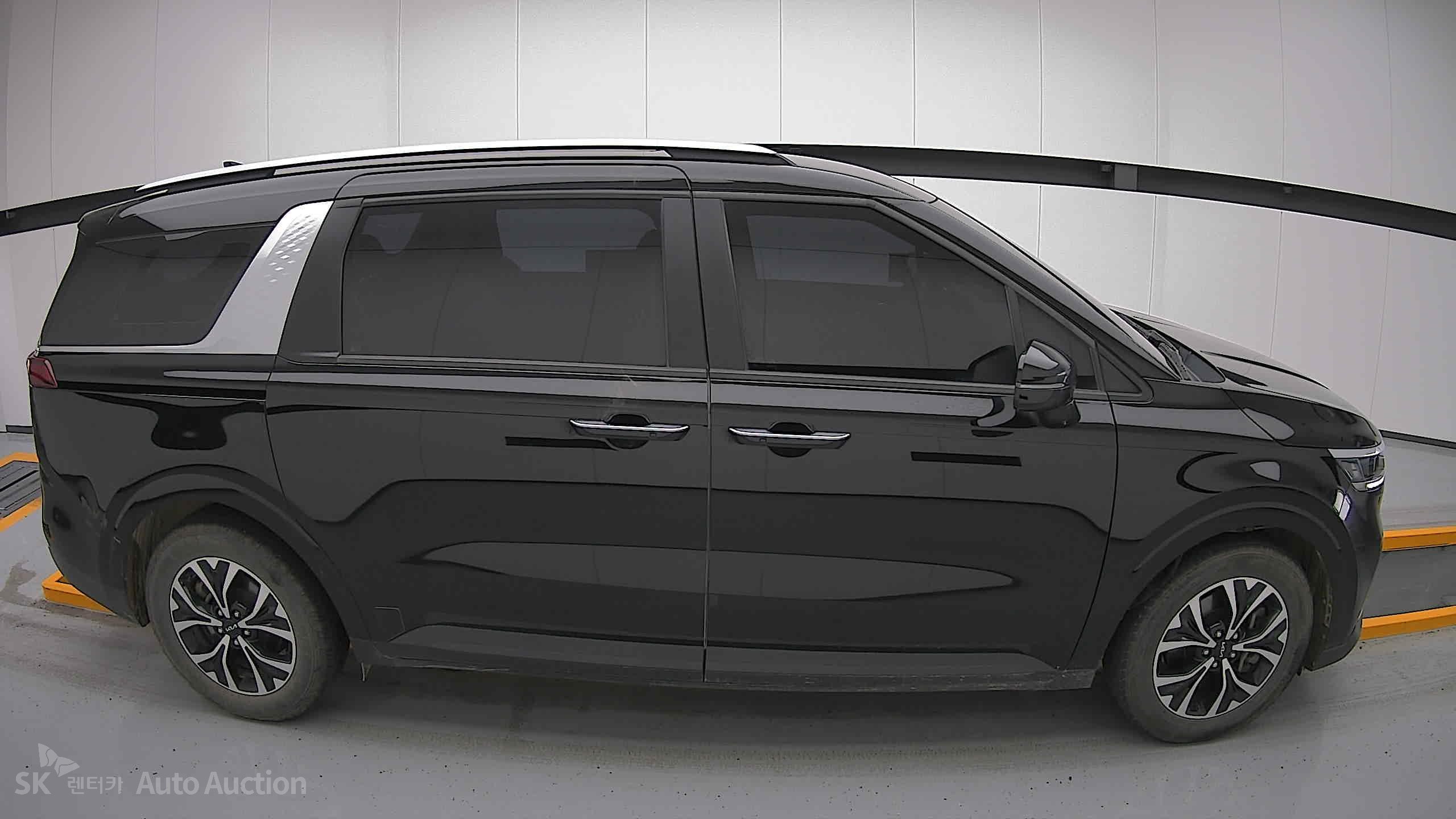 2023 - kia carnival