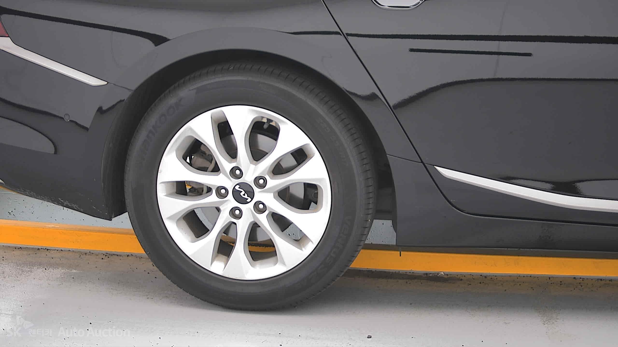 2023 - kia k8