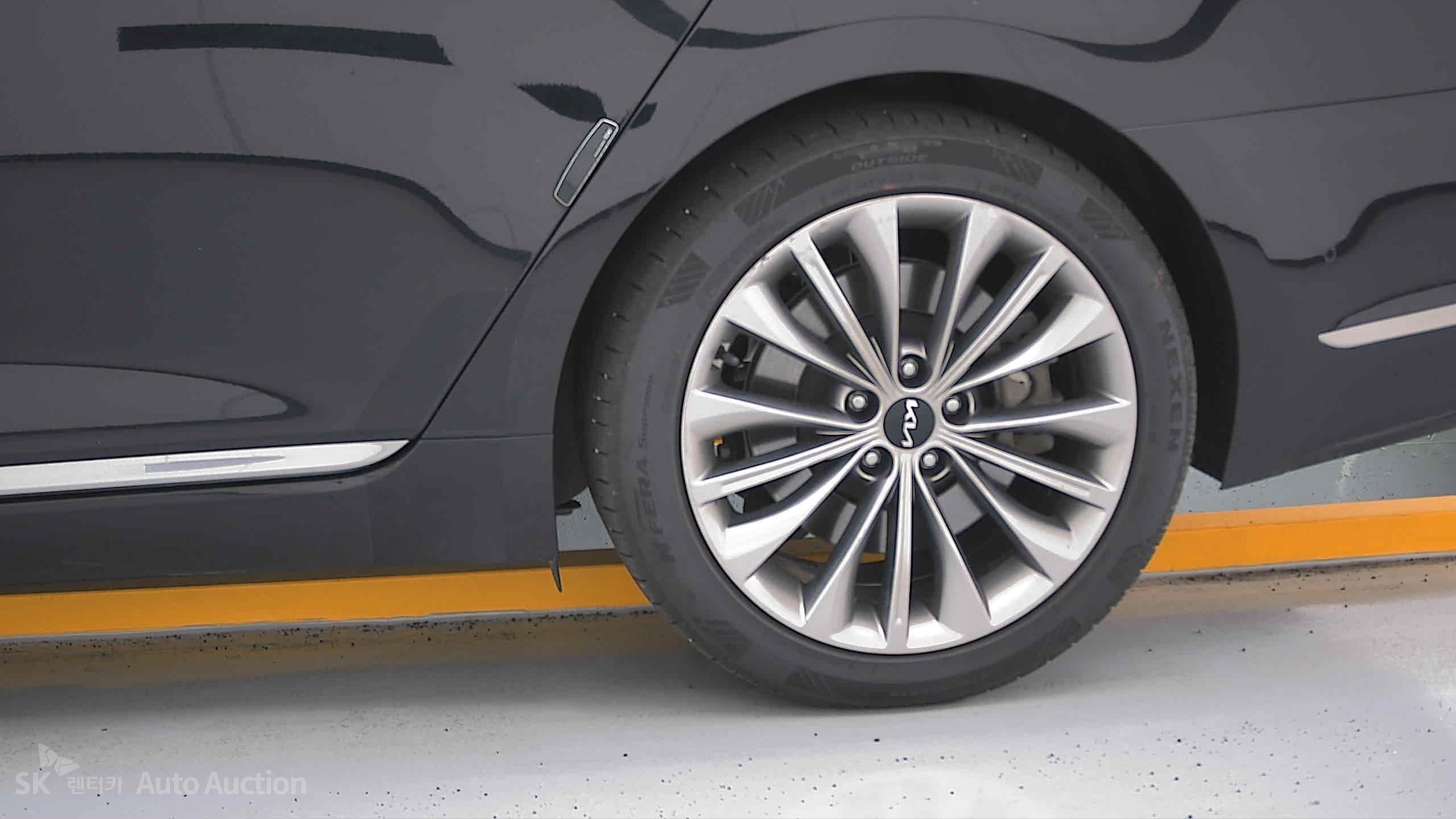 2022 - kia k9