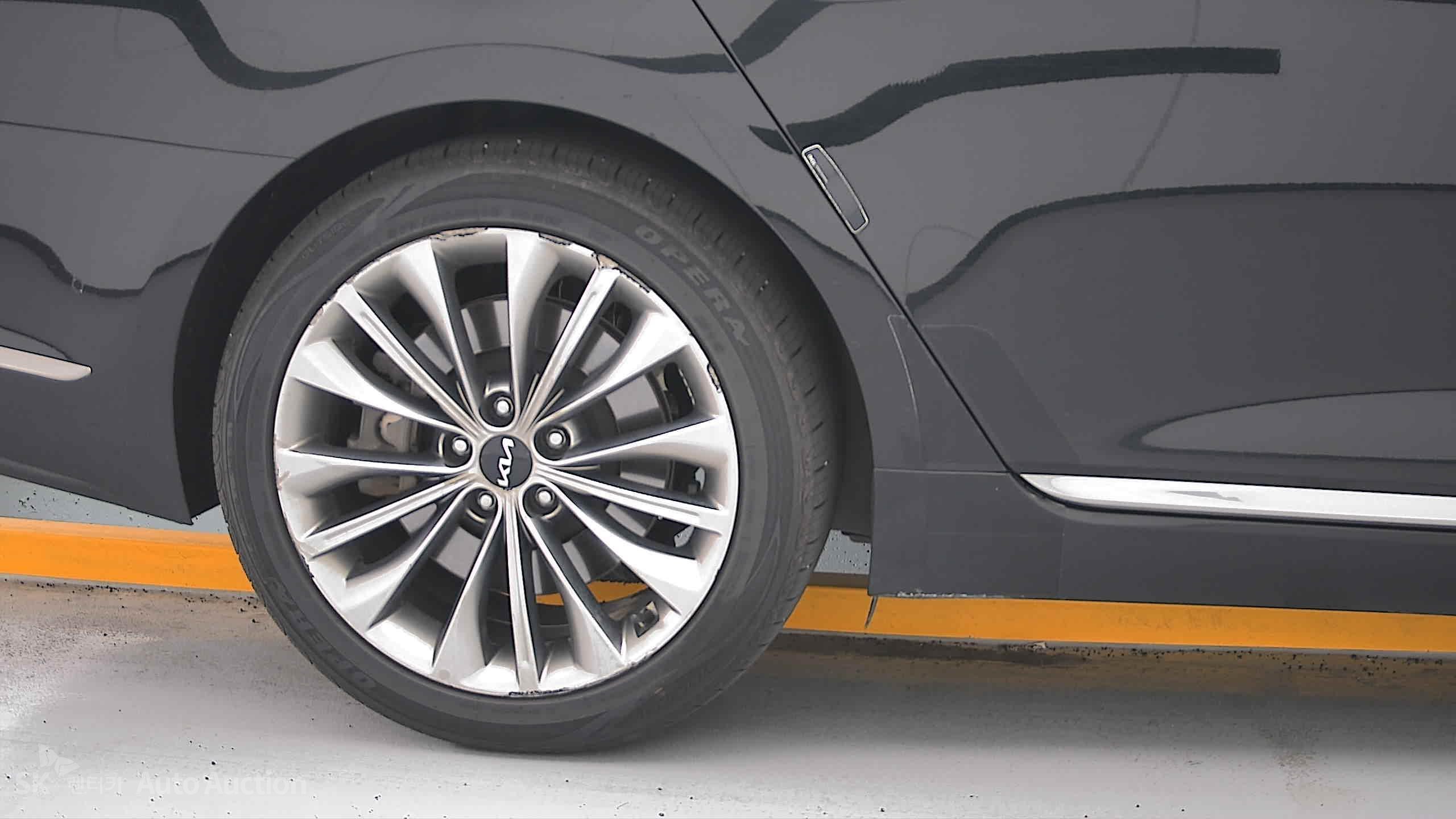 2022 - kia k9