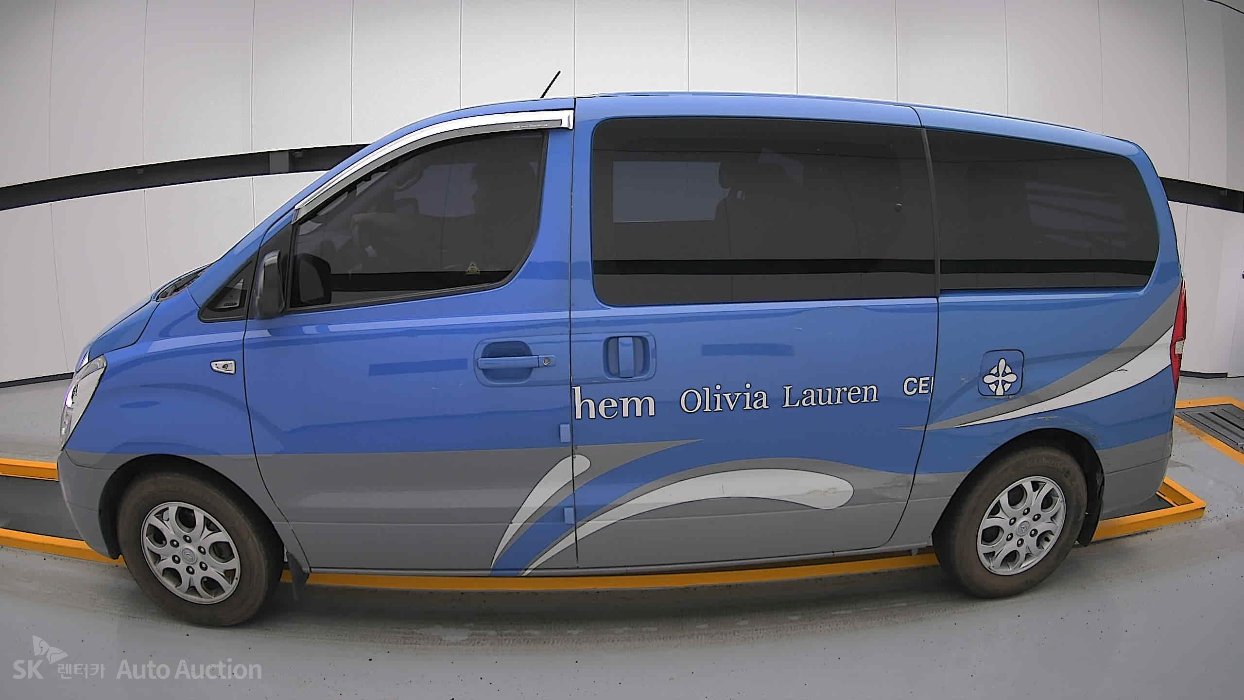 2012 - hyundai grand starex