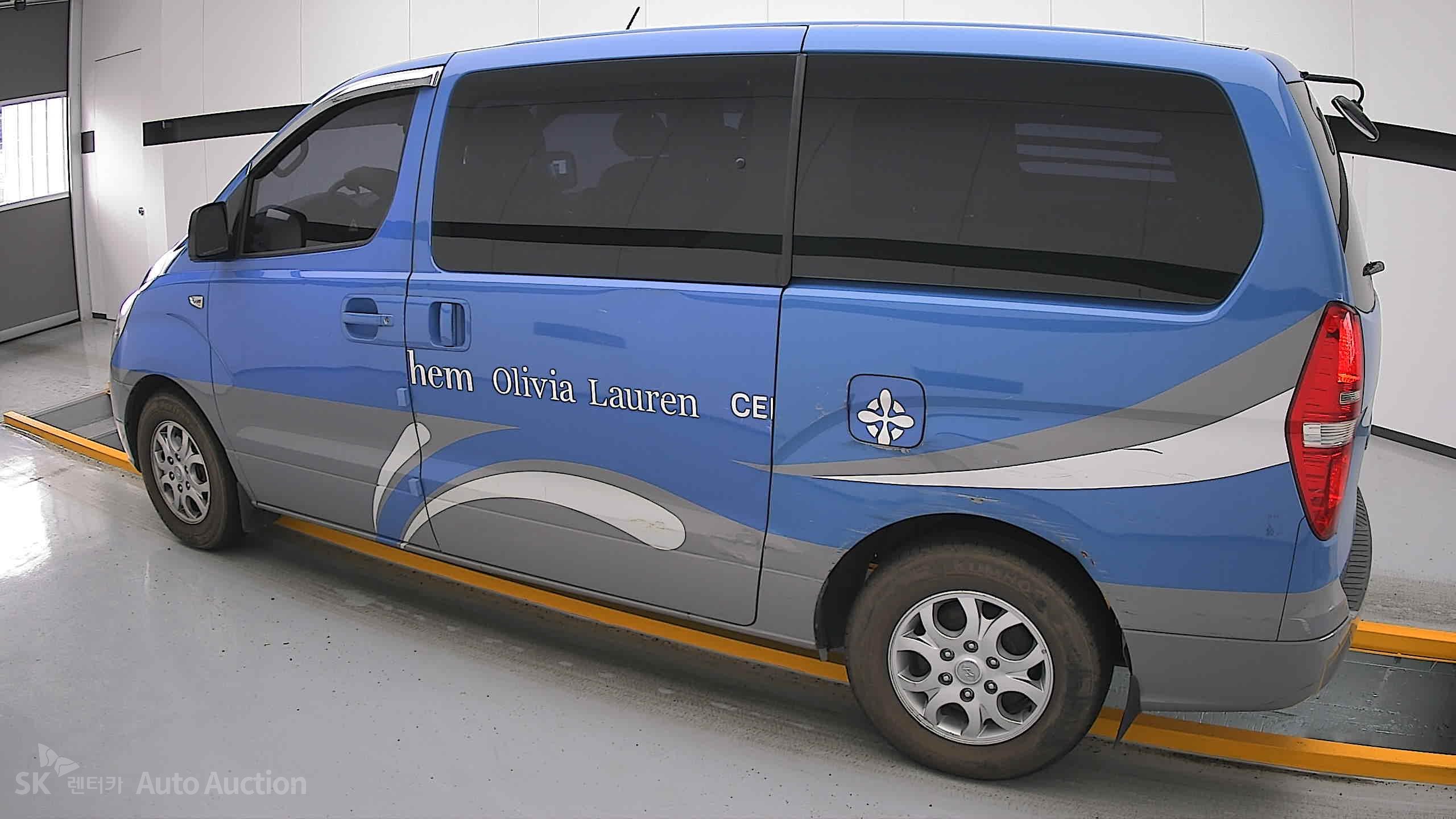 2012 - hyundai grand starex