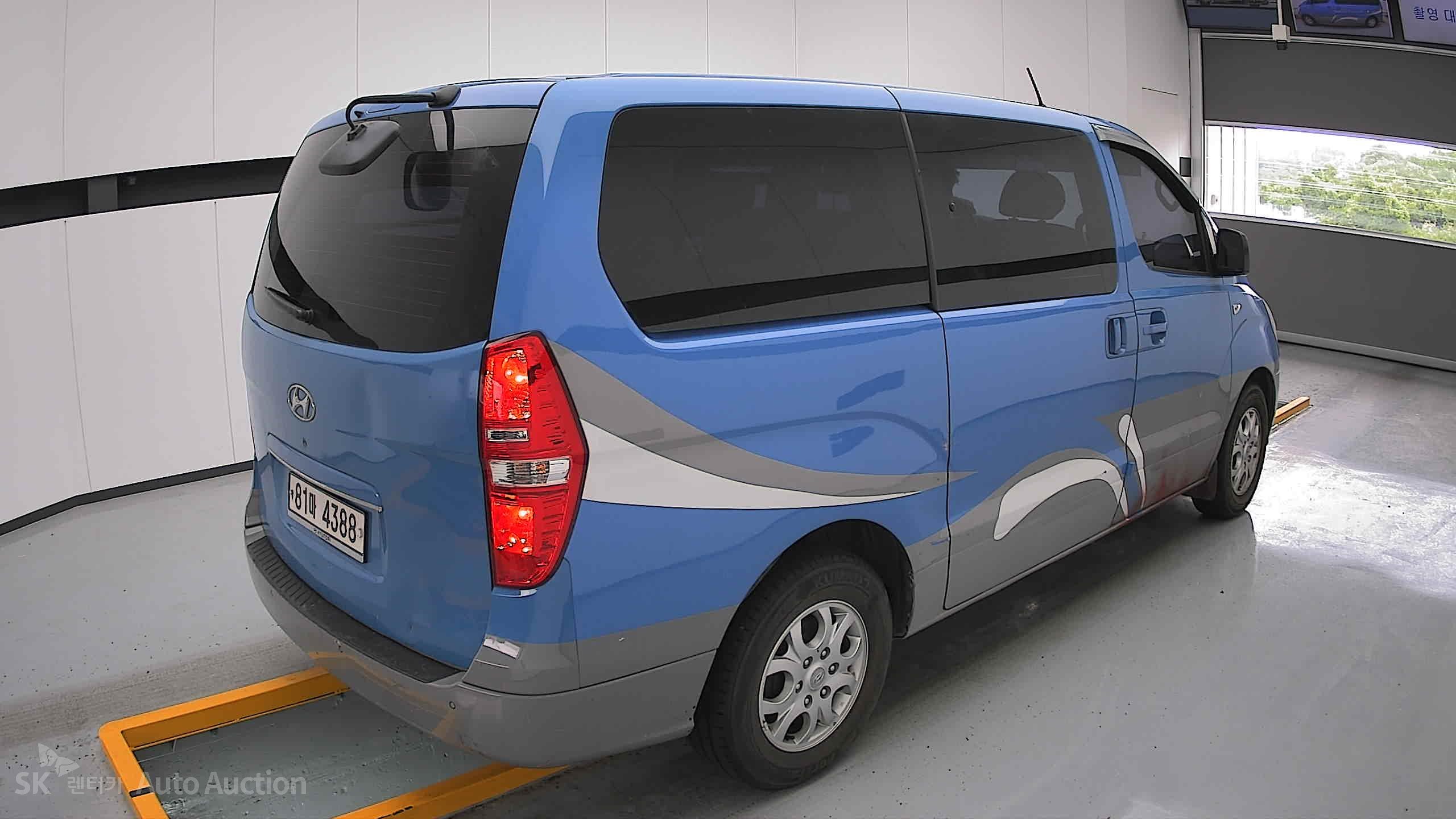 2012 - hyundai grand starex