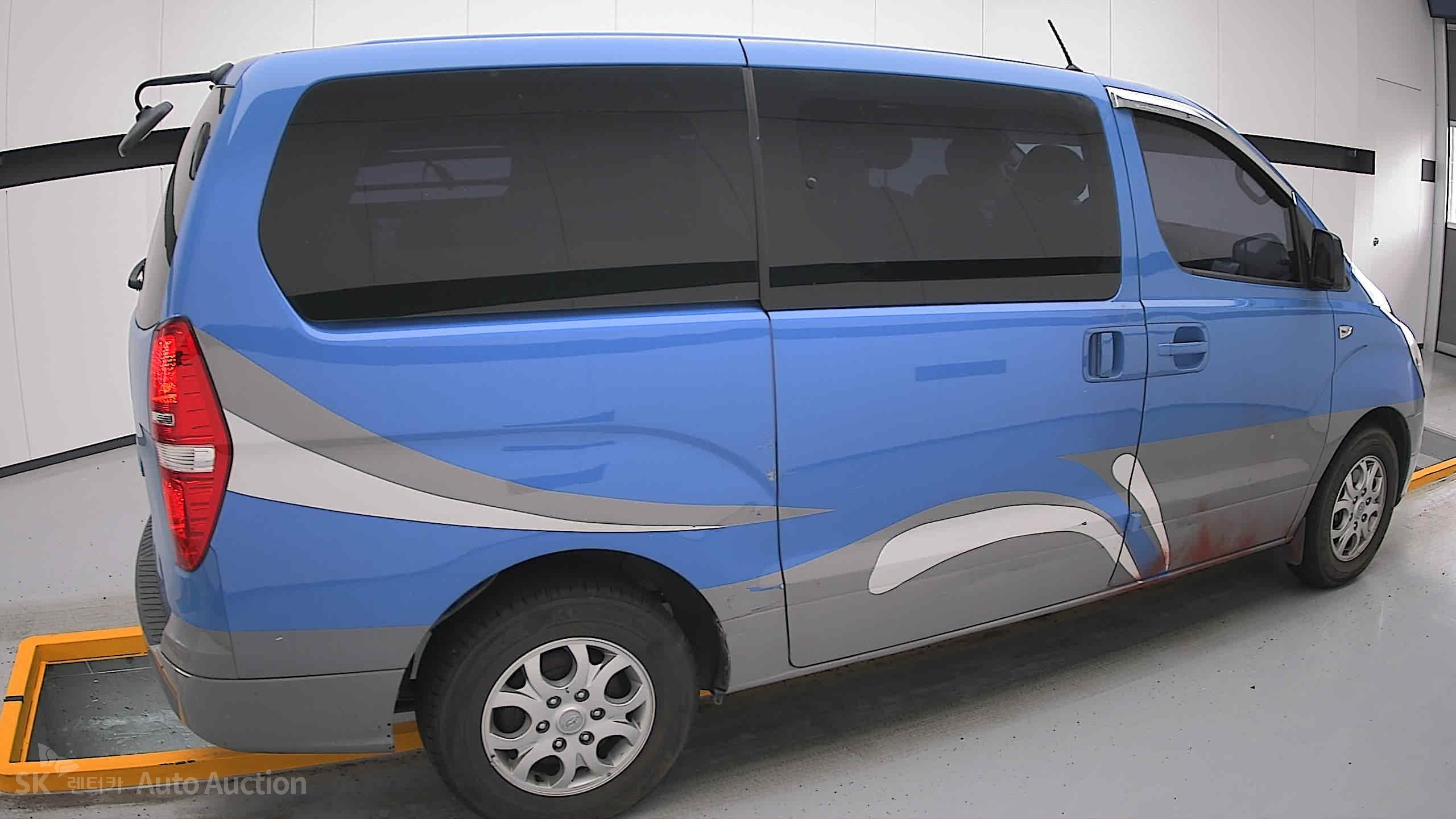 2012 - hyundai grand starex