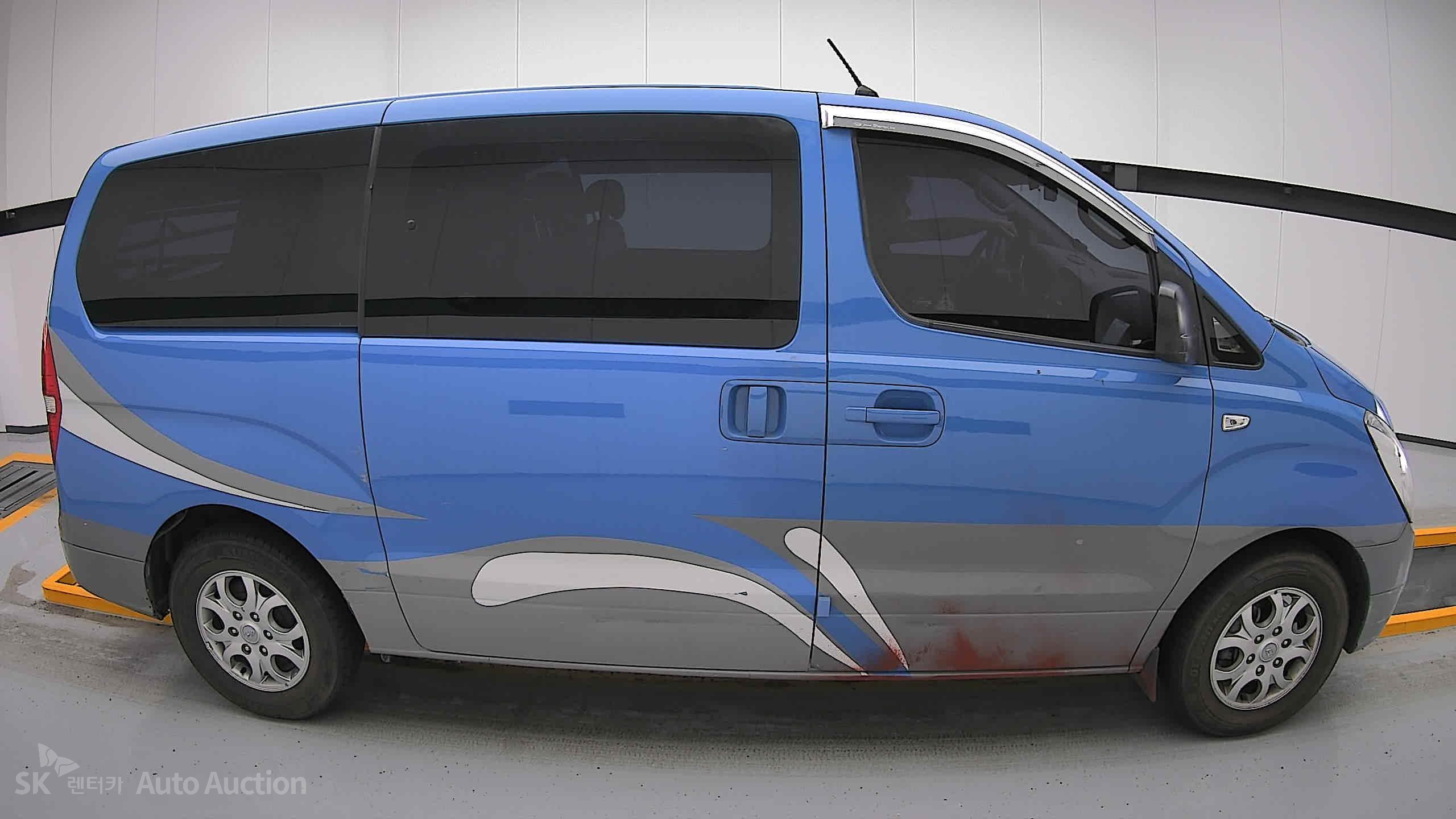 2012 - hyundai grand starex