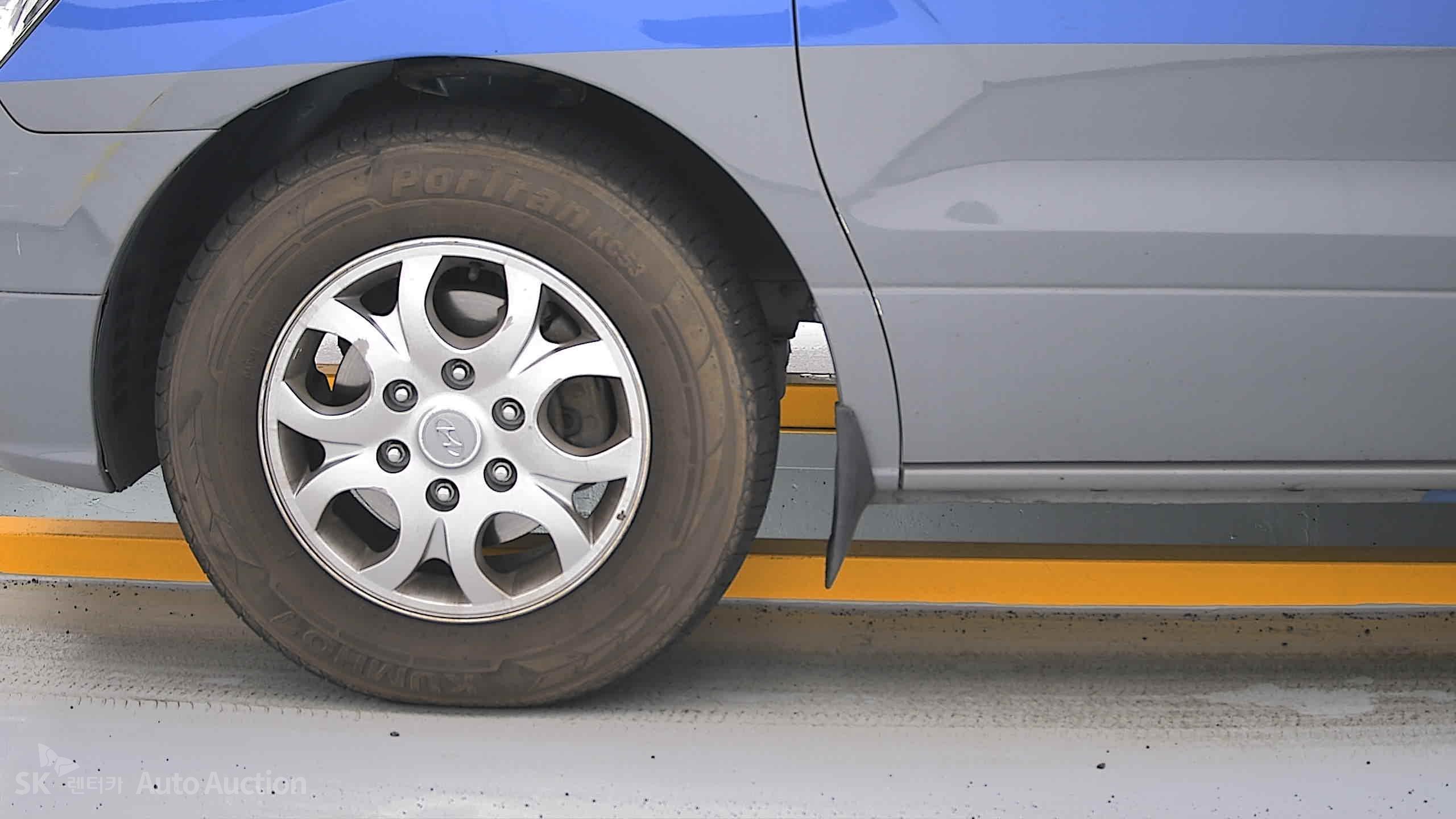 2012 - hyundai grand starex