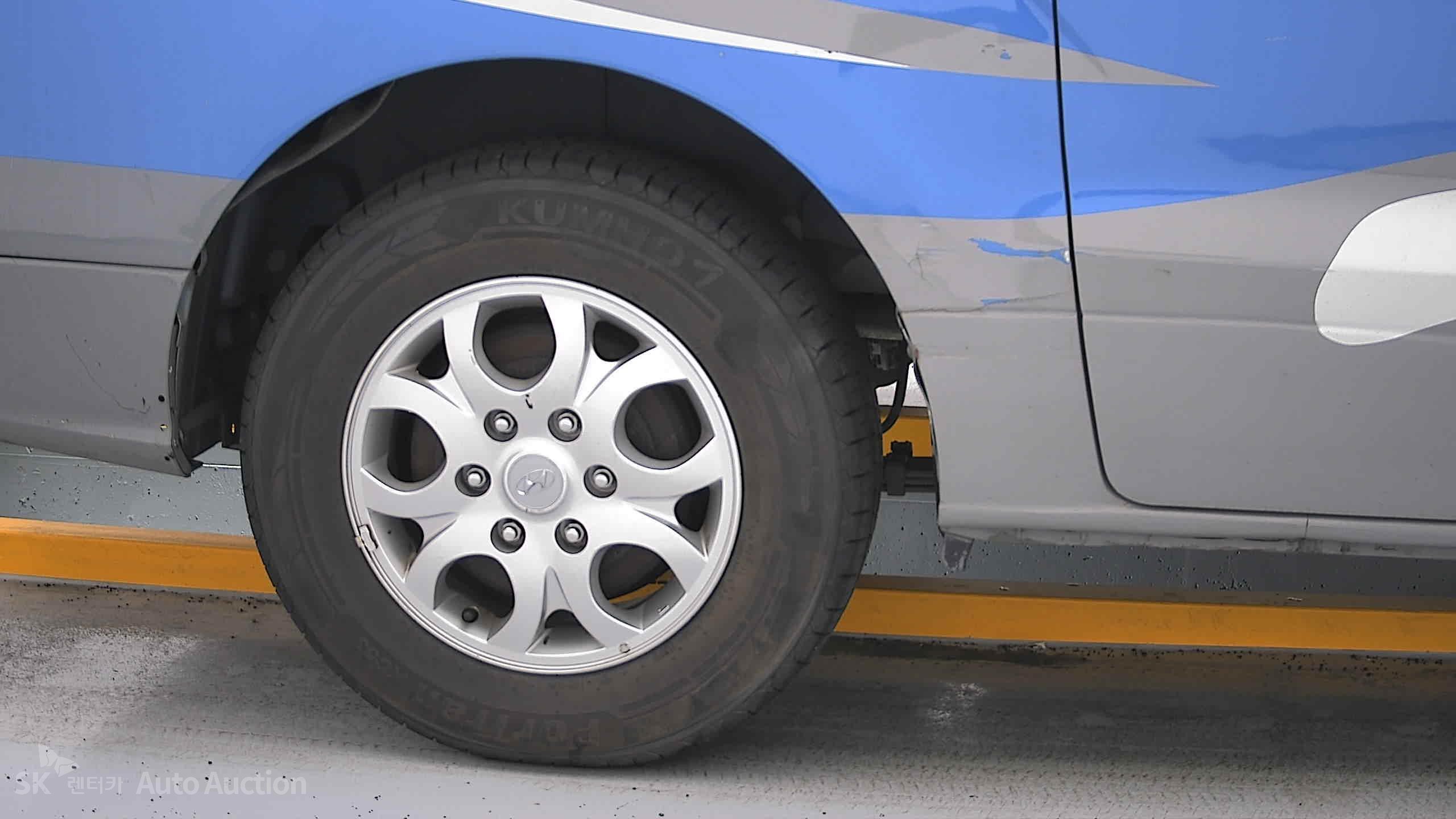 2012 - hyundai grand starex