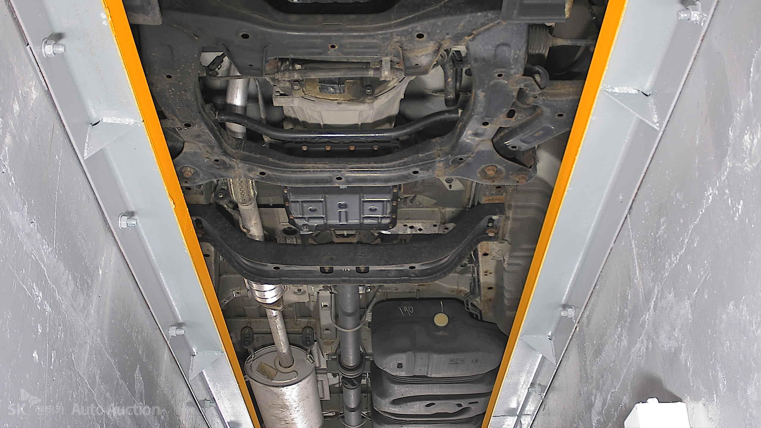 2012 - hyundai grand starex