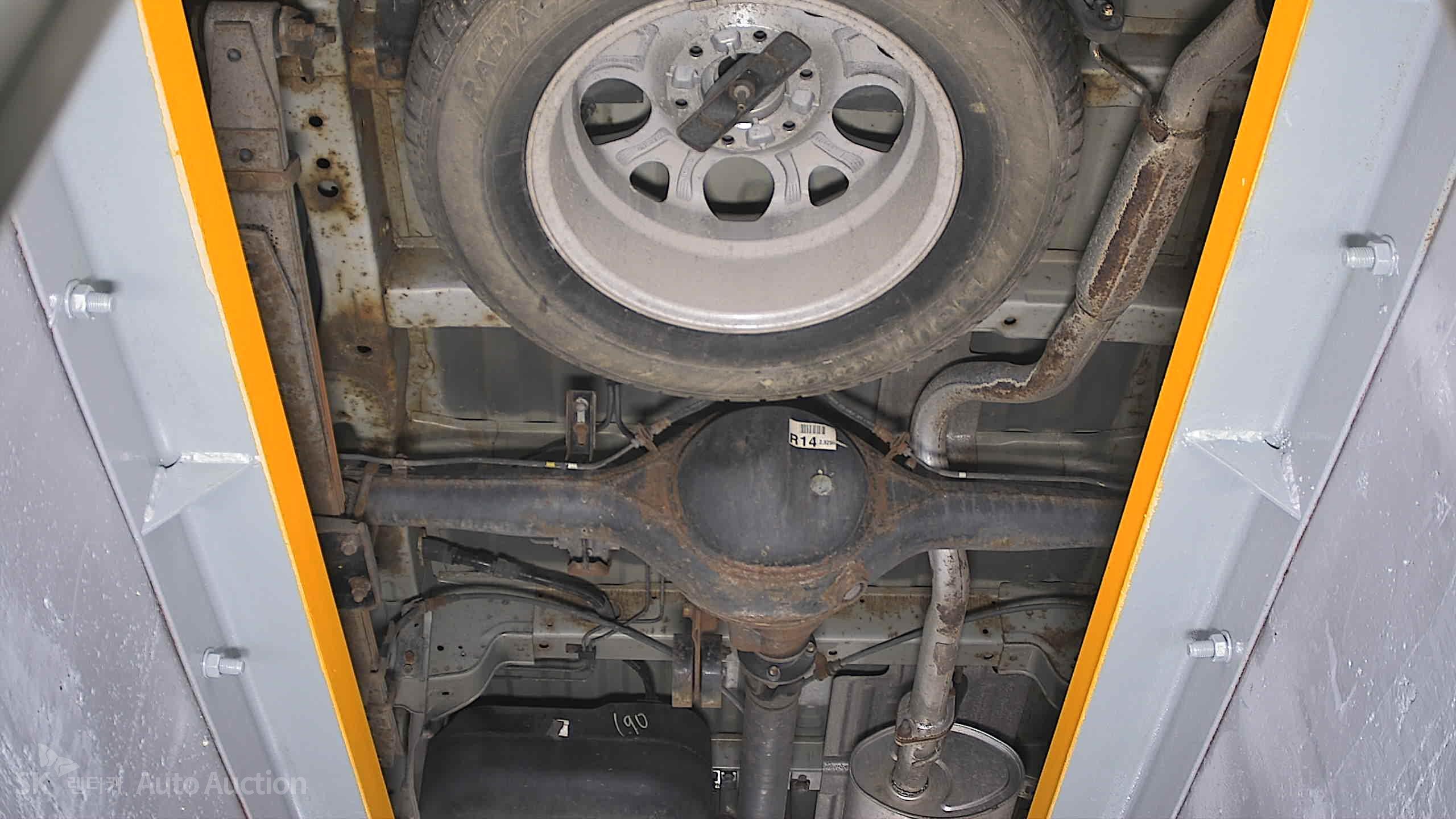 2012 - hyundai grand starex