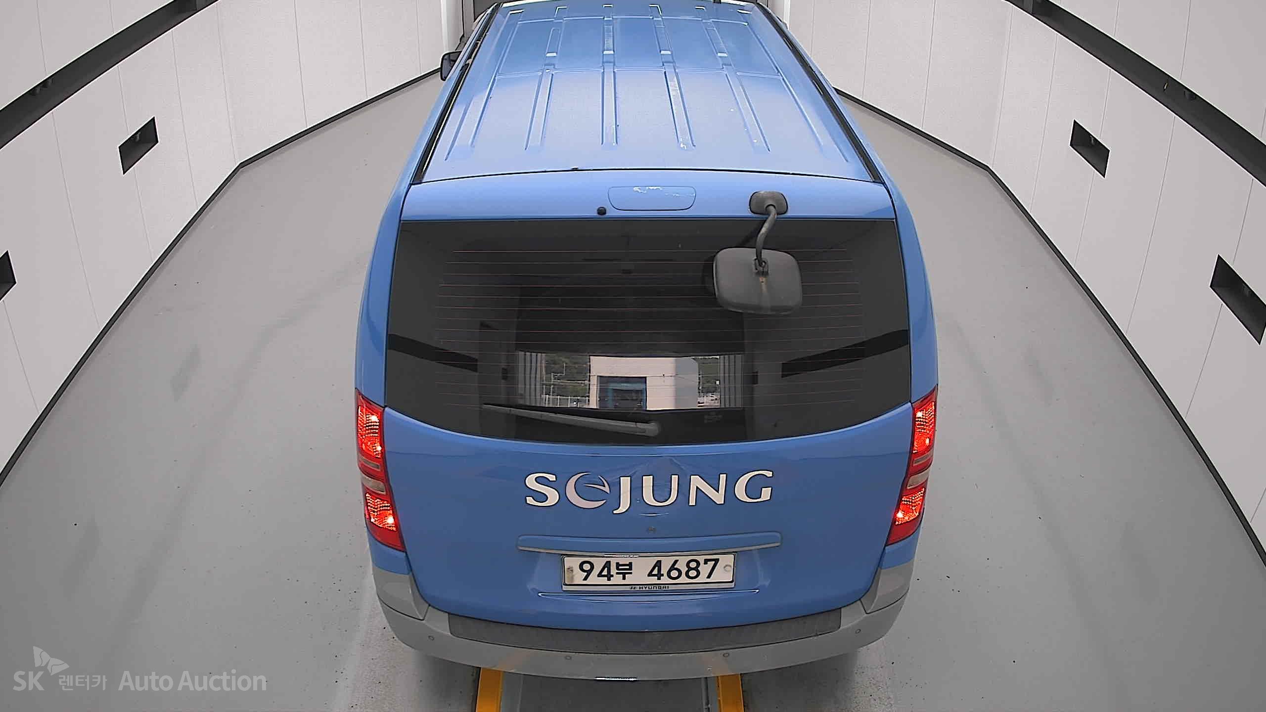 2012 - hyundai grand starex