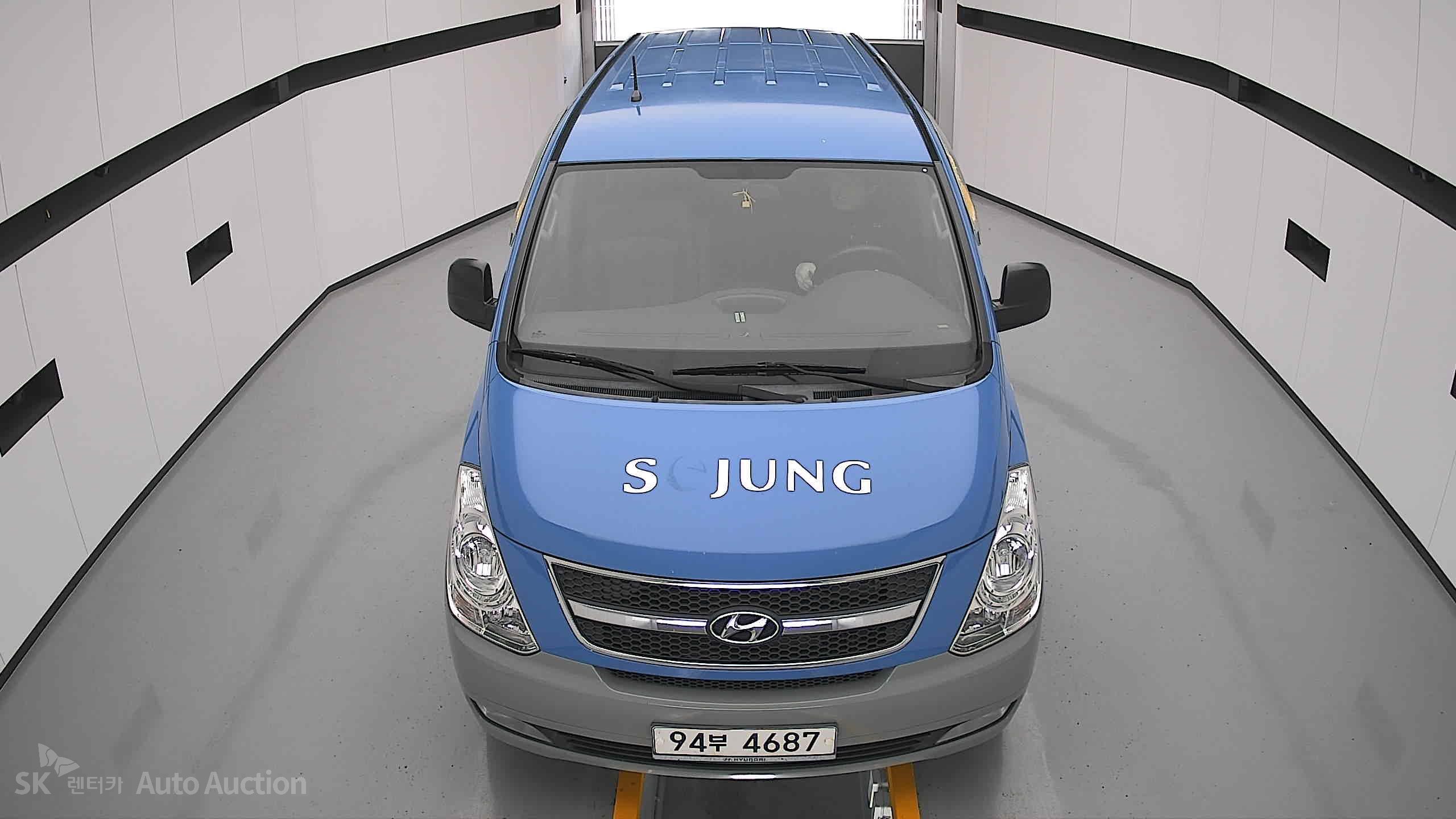 2012 - hyundai grand starex