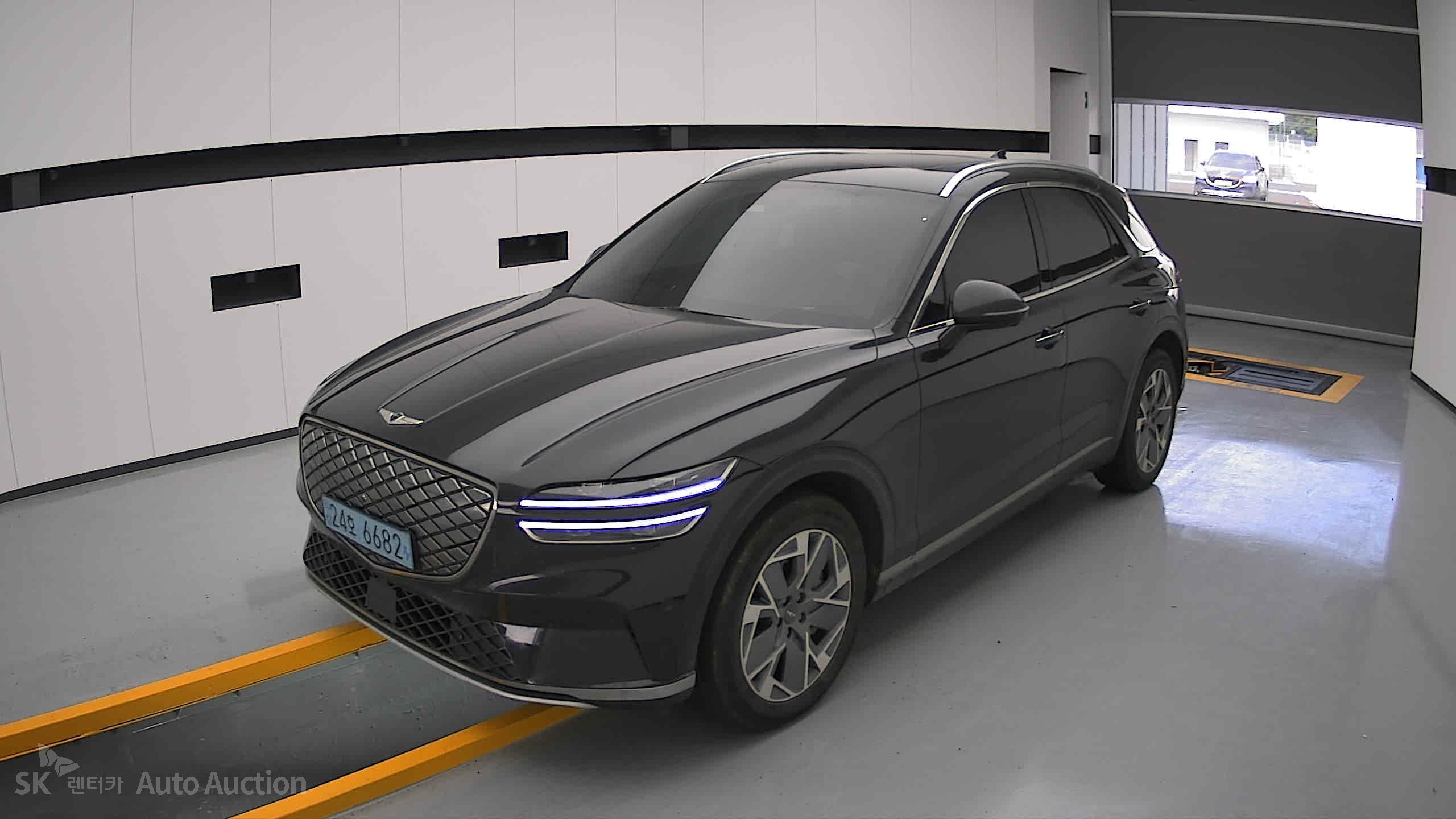 2022 - genesis egv70