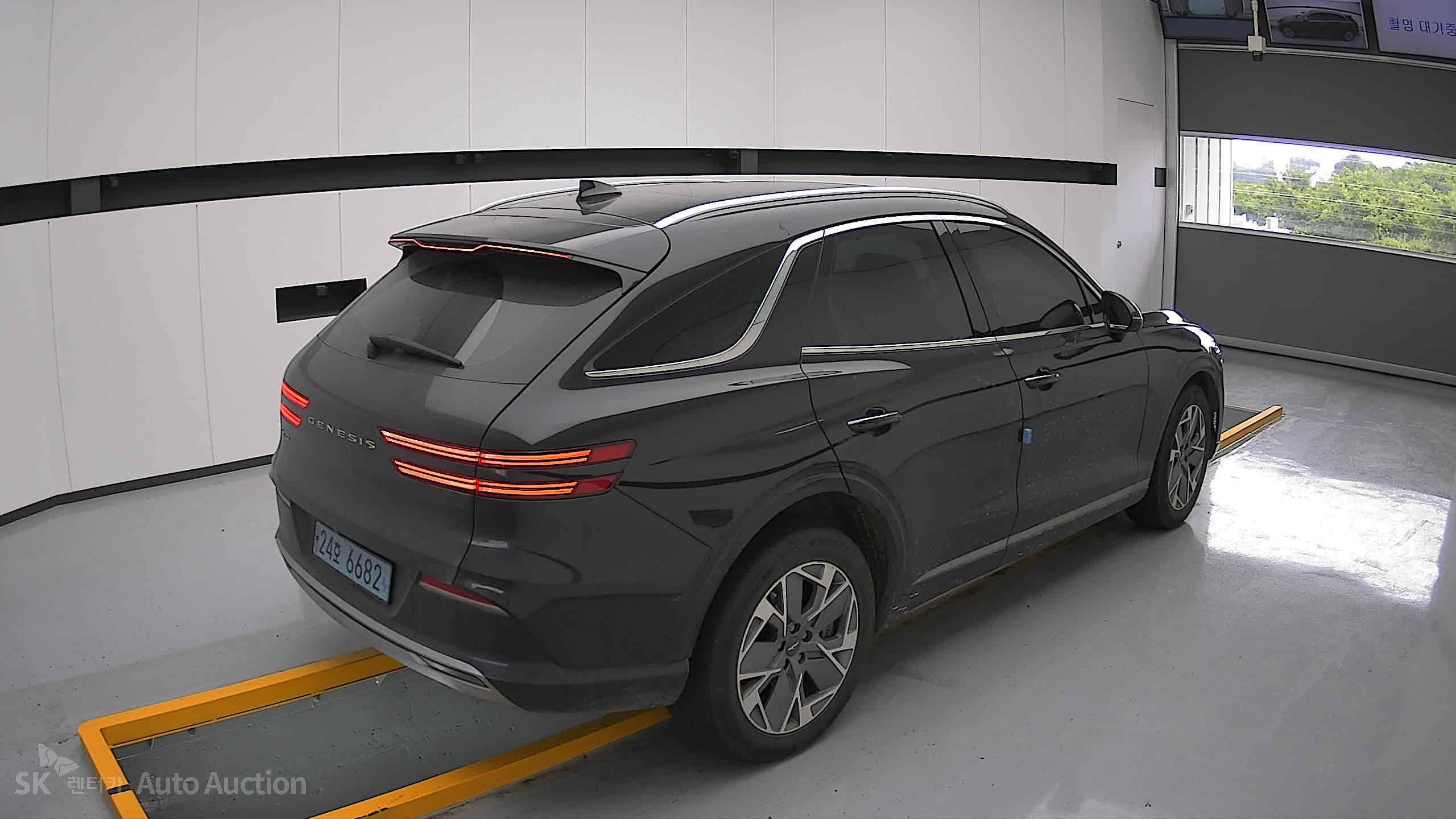 2022 - genesis egv70