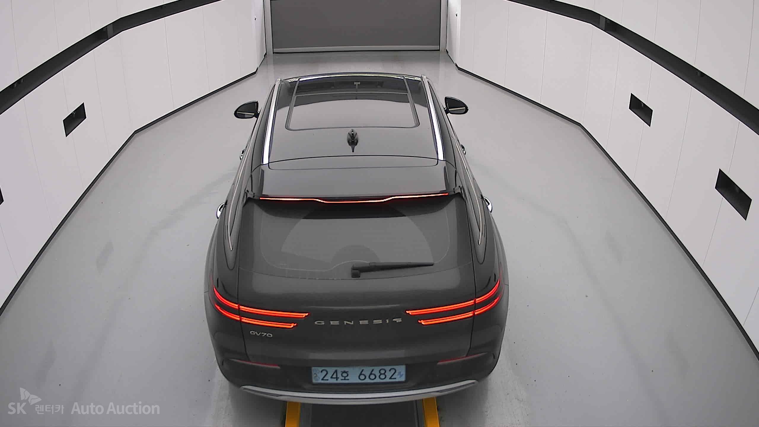 2022 - genesis egv70