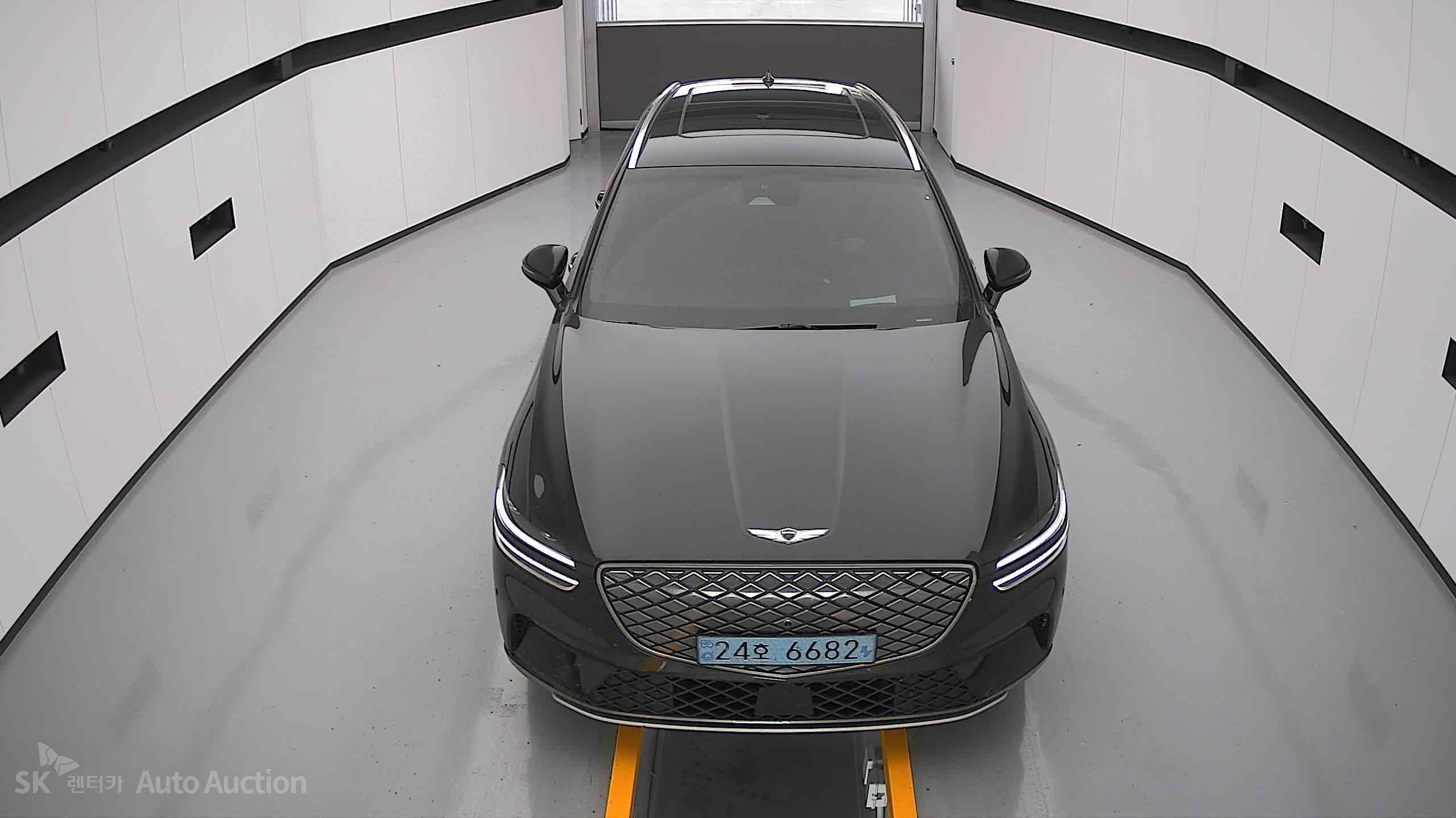 2022 - genesis egv70