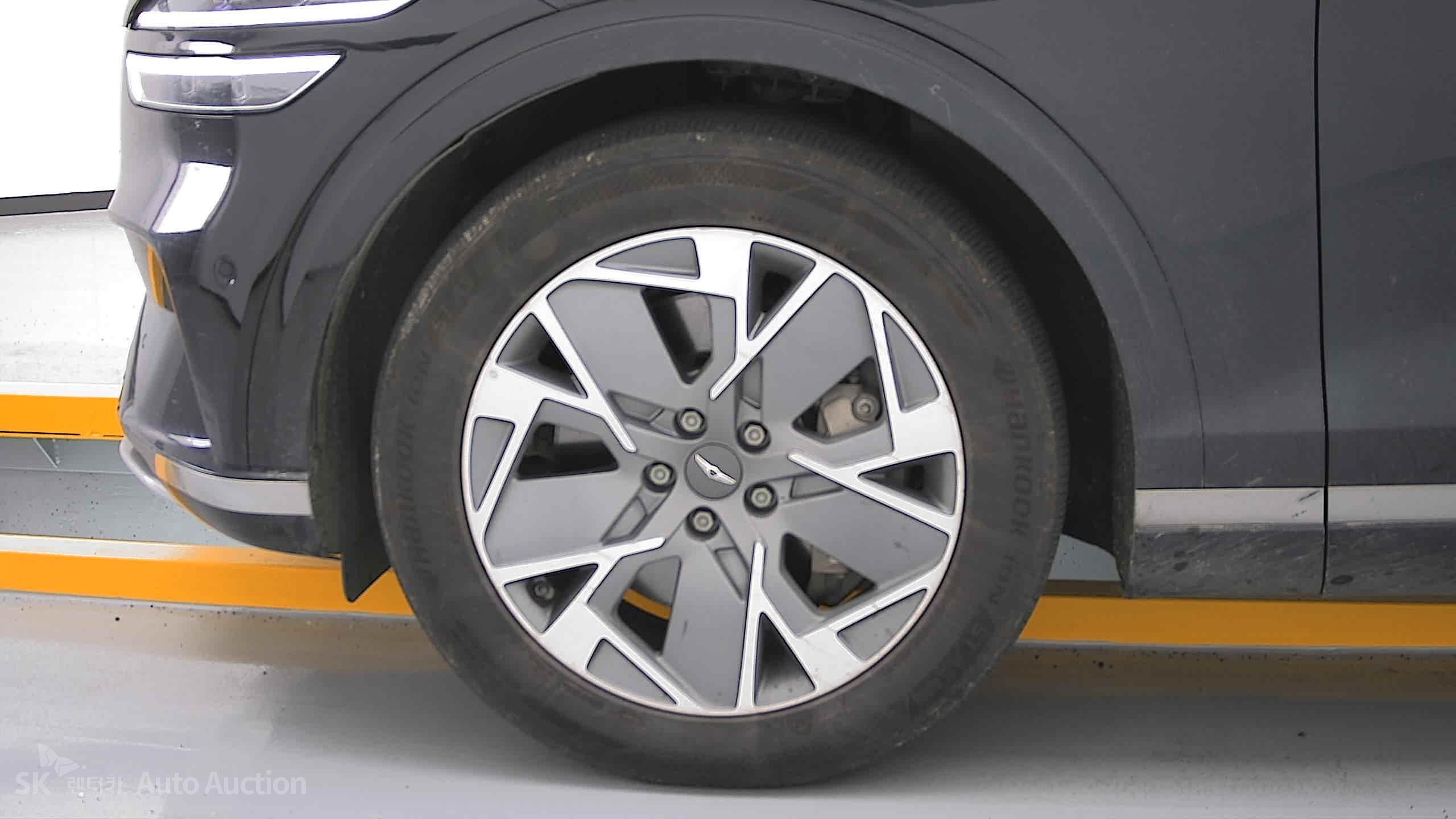2022 - genesis egv70