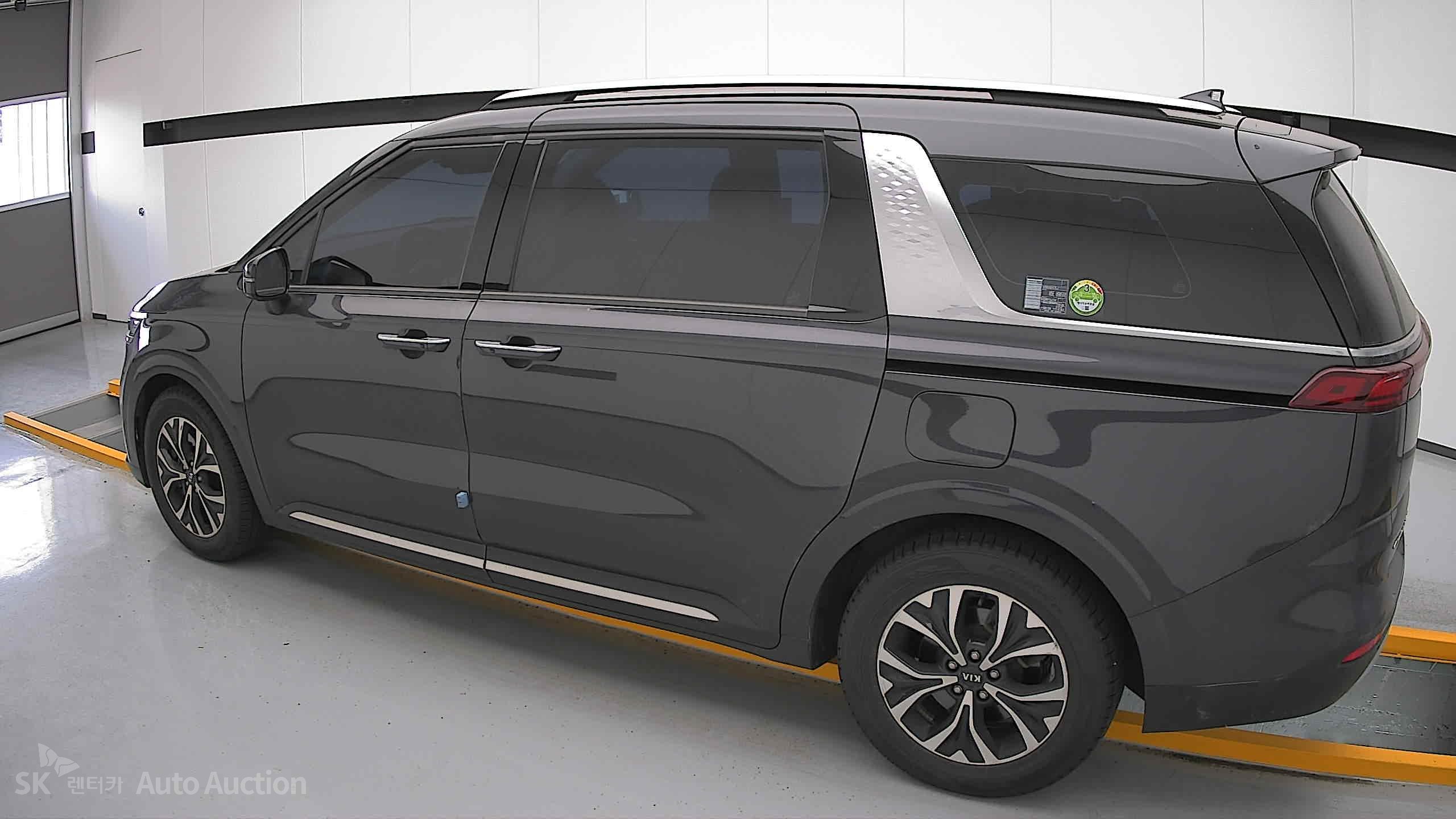 2021 - kia carnival