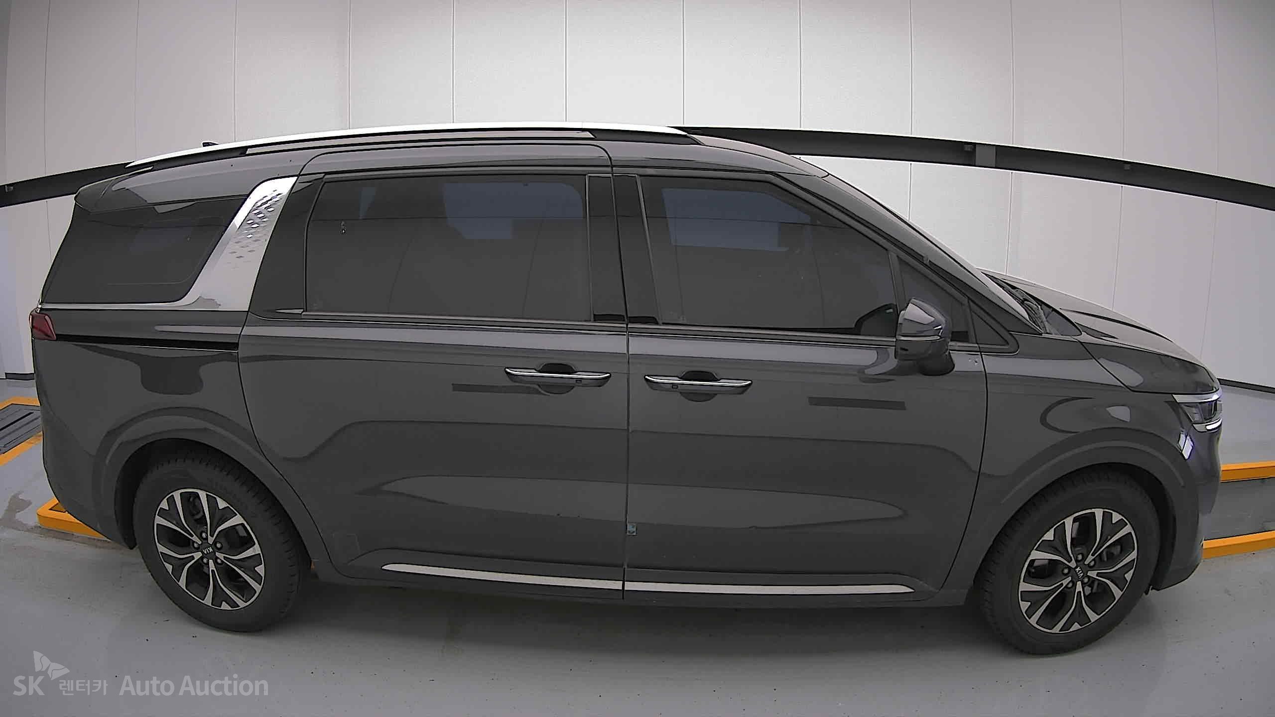 2021 - kia carnival