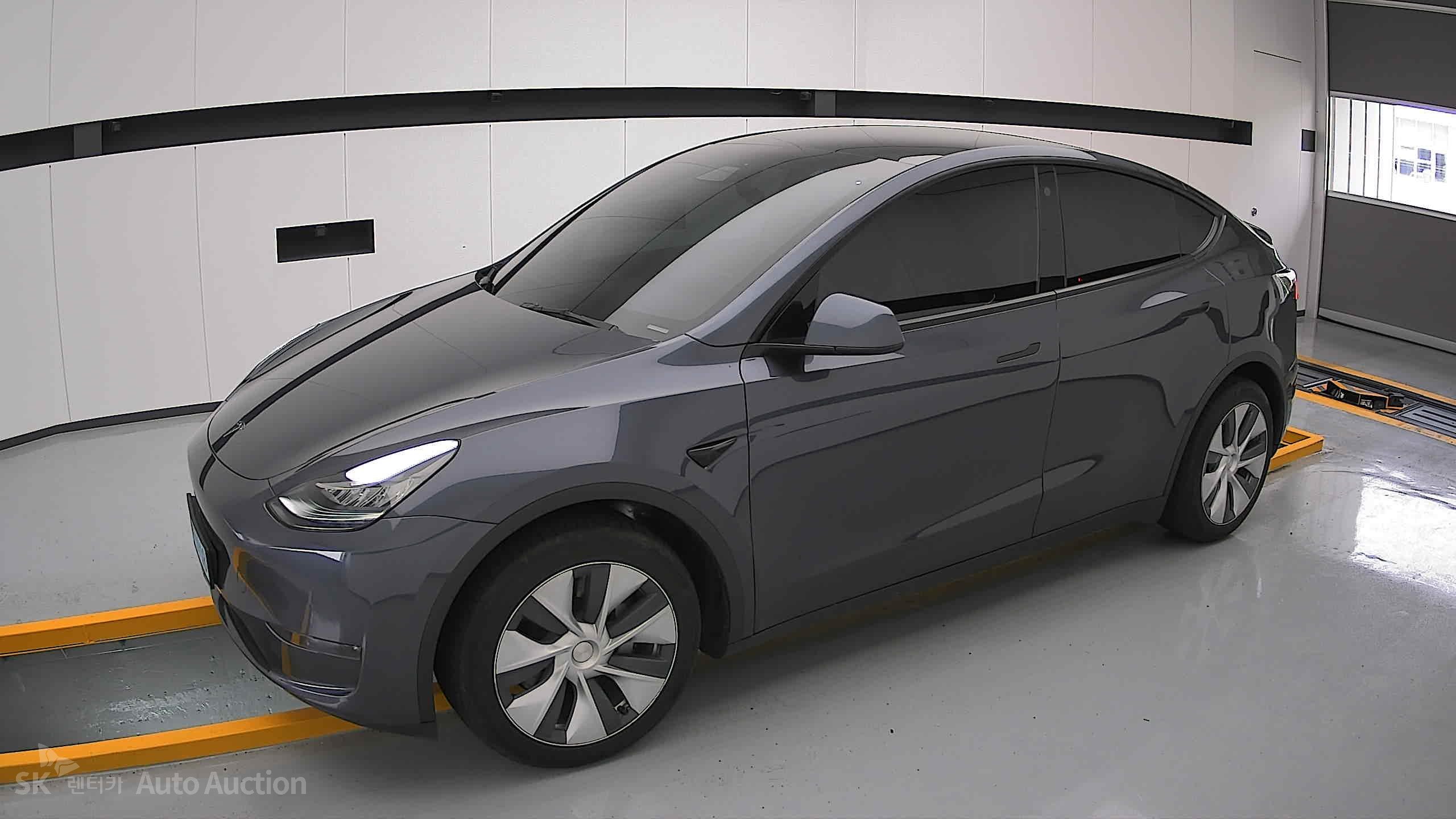 2022 - tesla model y