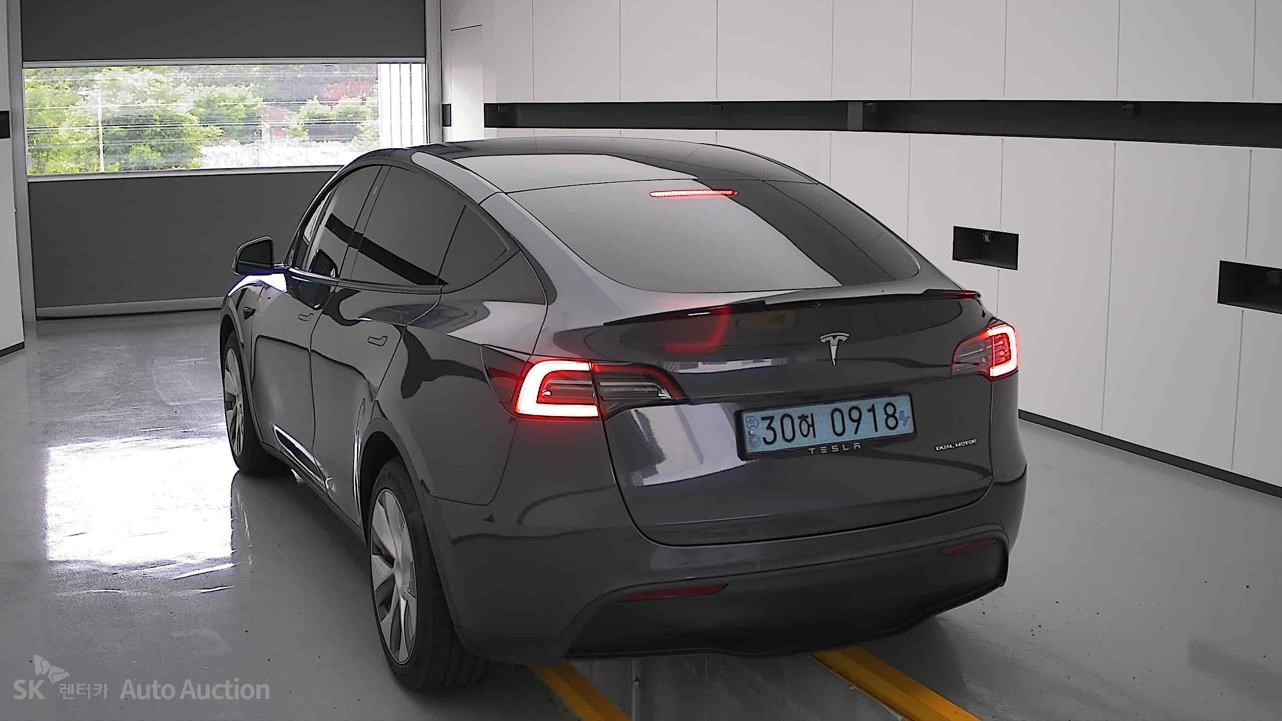 2022 - tesla model y