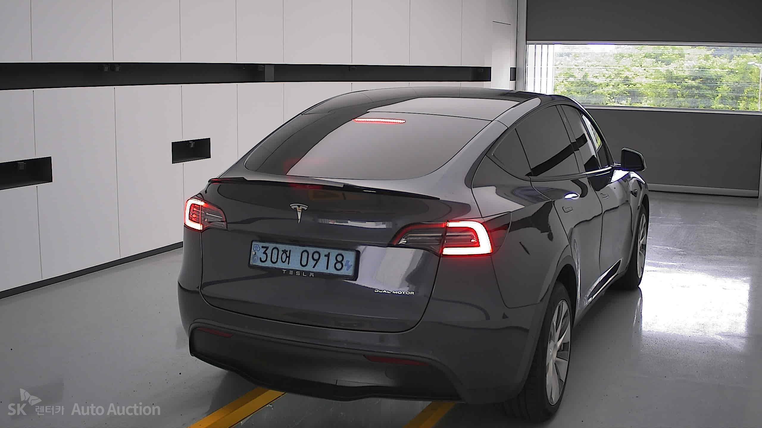 2022 - tesla model y