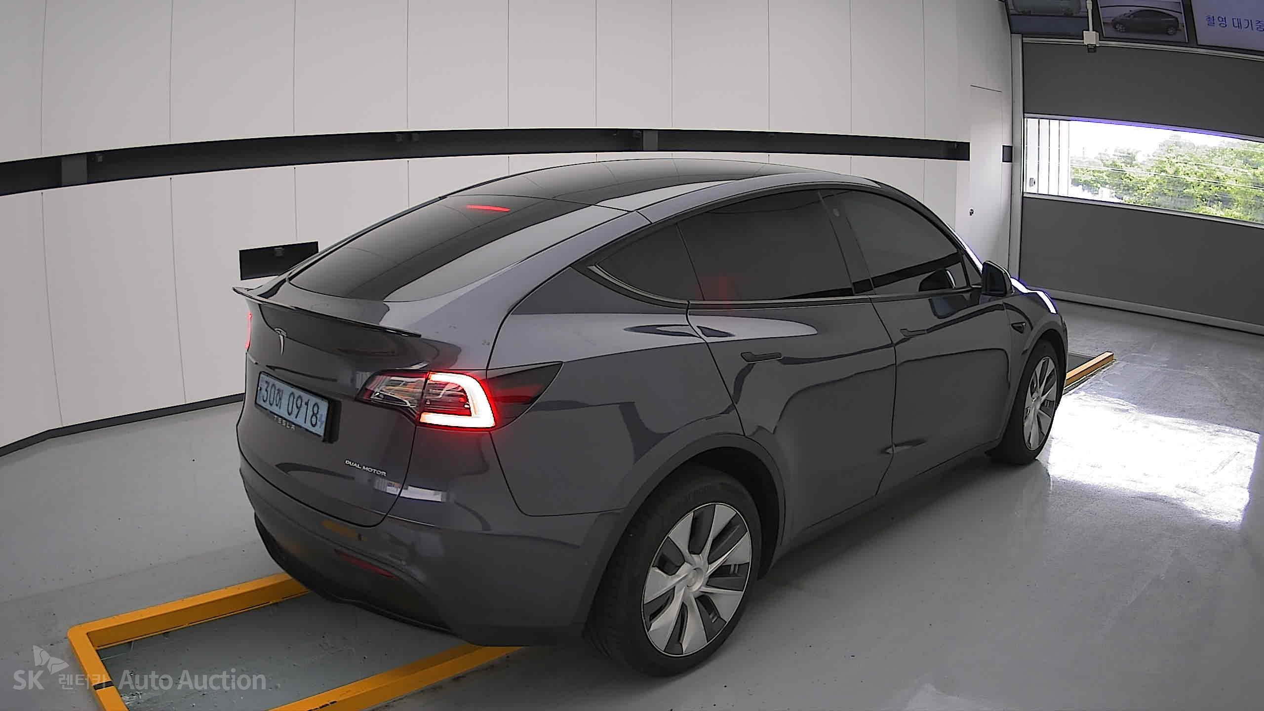 2022 - tesla model y