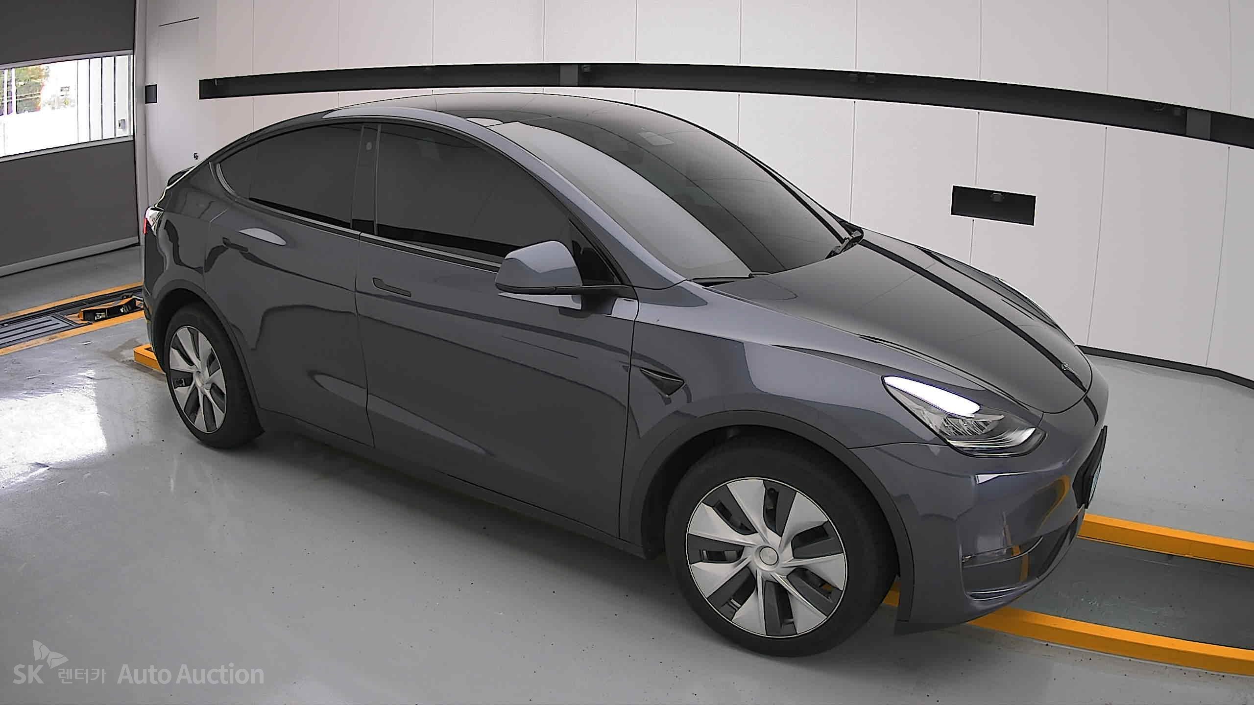2022 - tesla model y