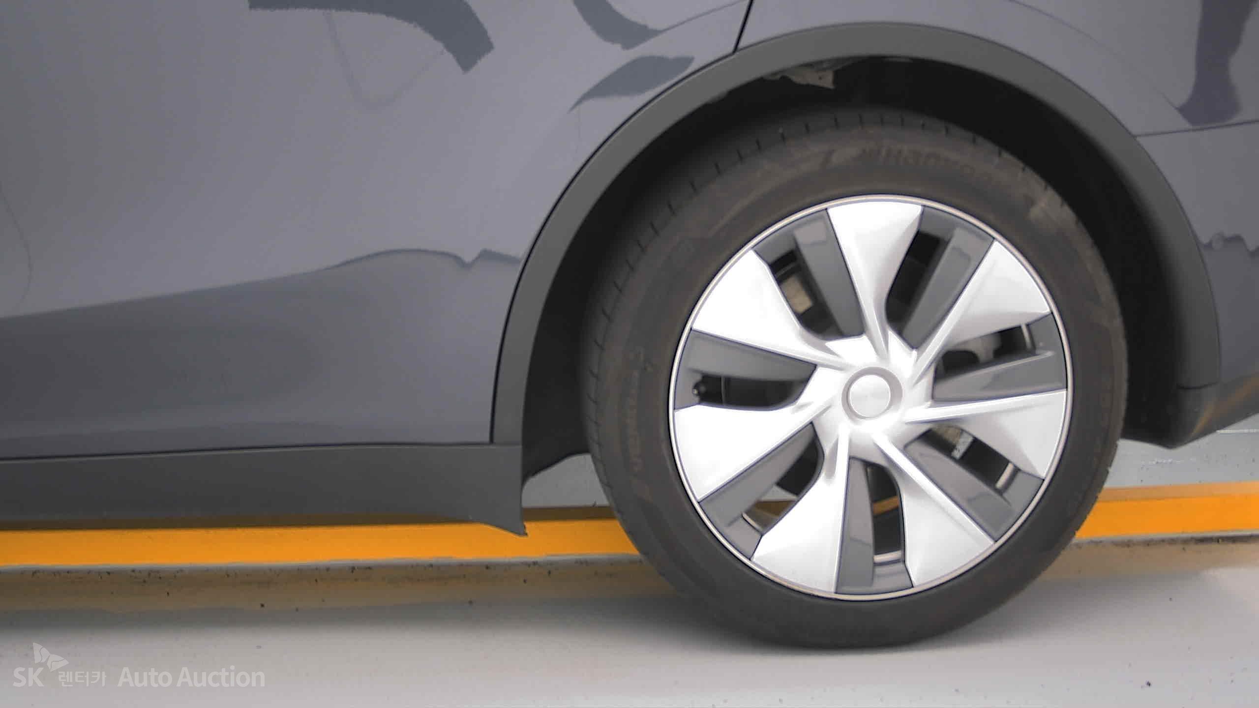 2022 - tesla model y