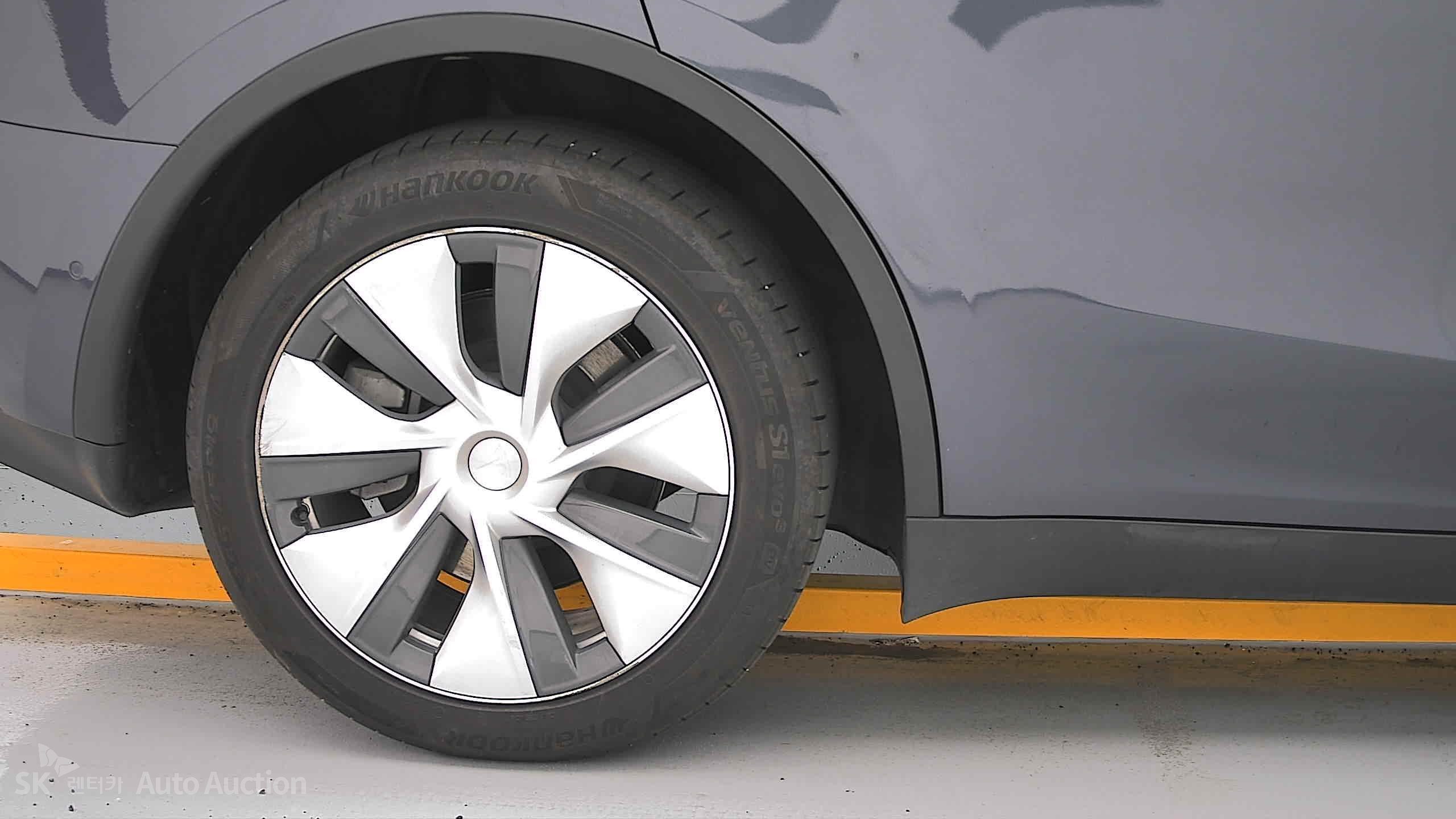 2022 - tesla model y