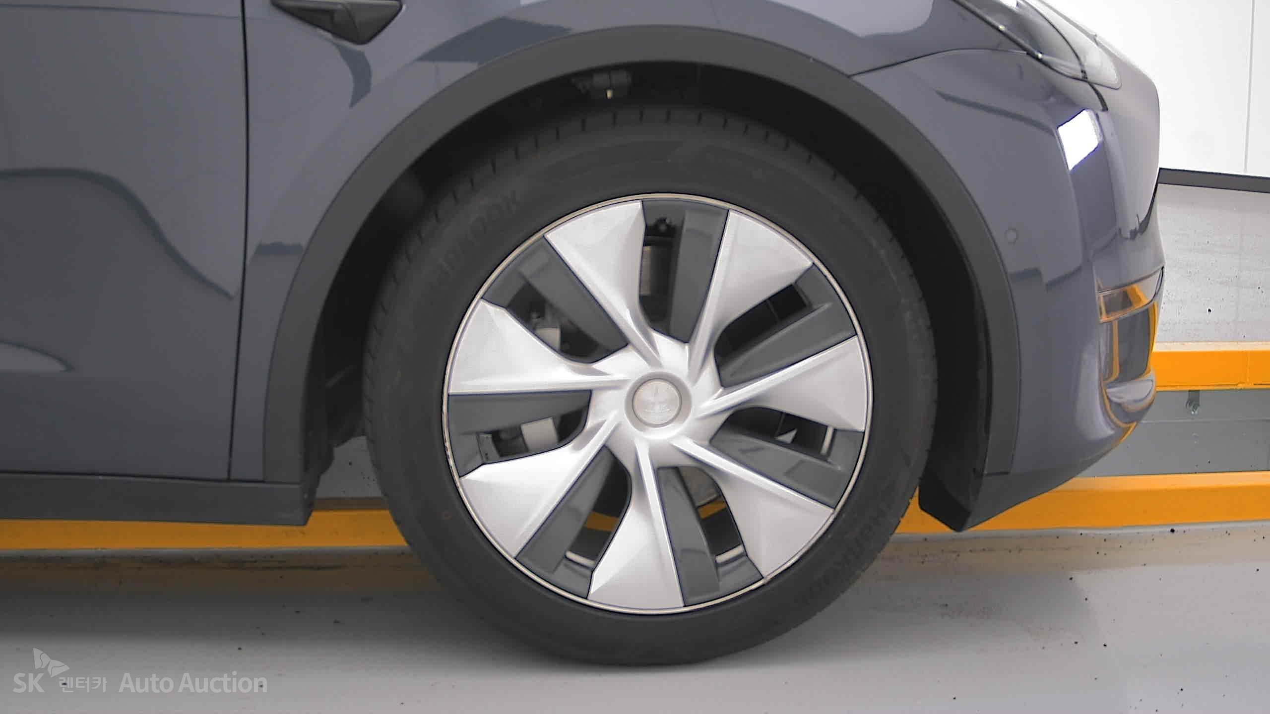 2022 - tesla model y