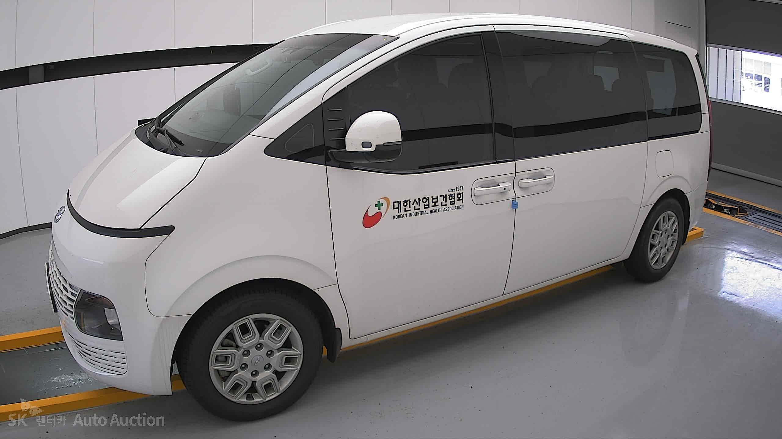 2022 - hyundai staria