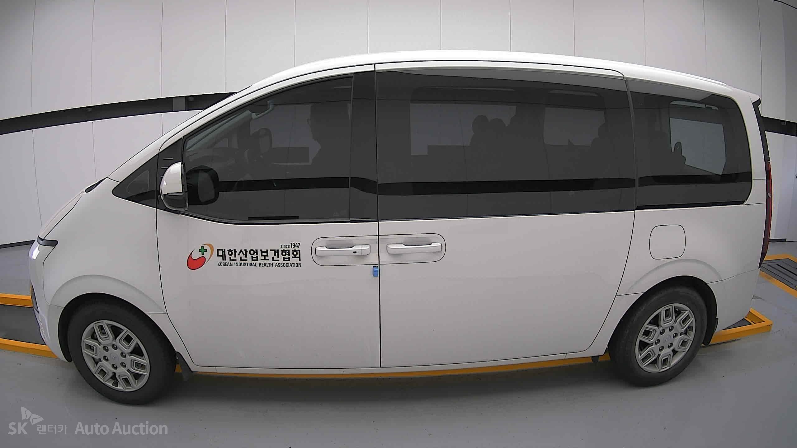2022 - hyundai staria