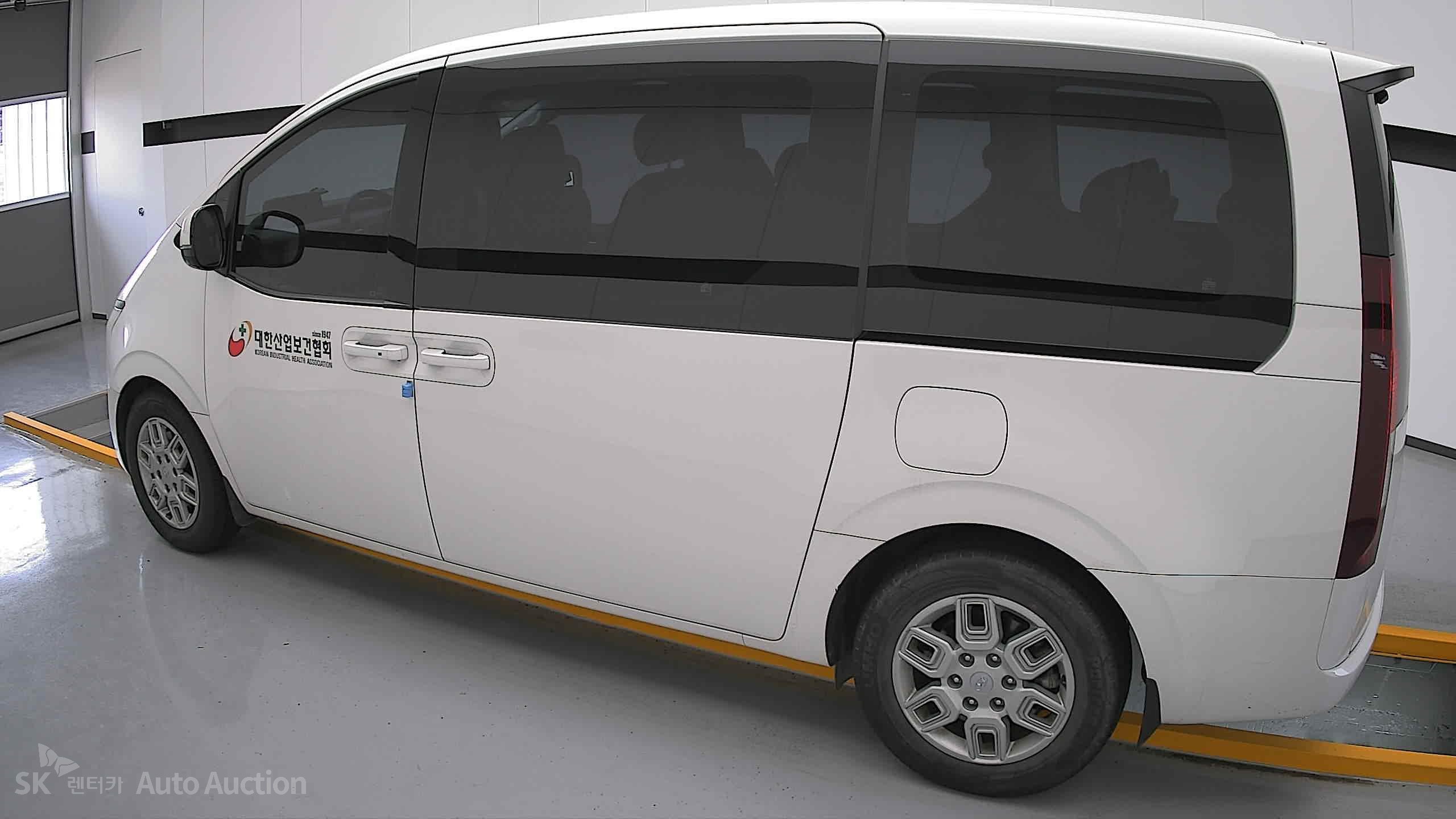 2022 - hyundai staria