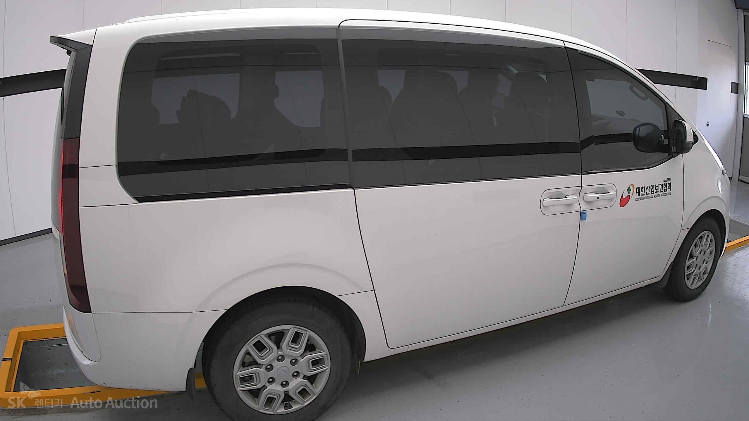 2022 - hyundai staria