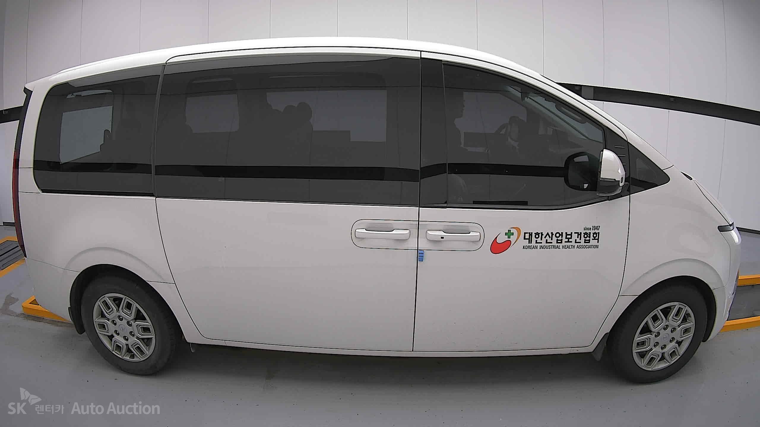 2022 - hyundai staria