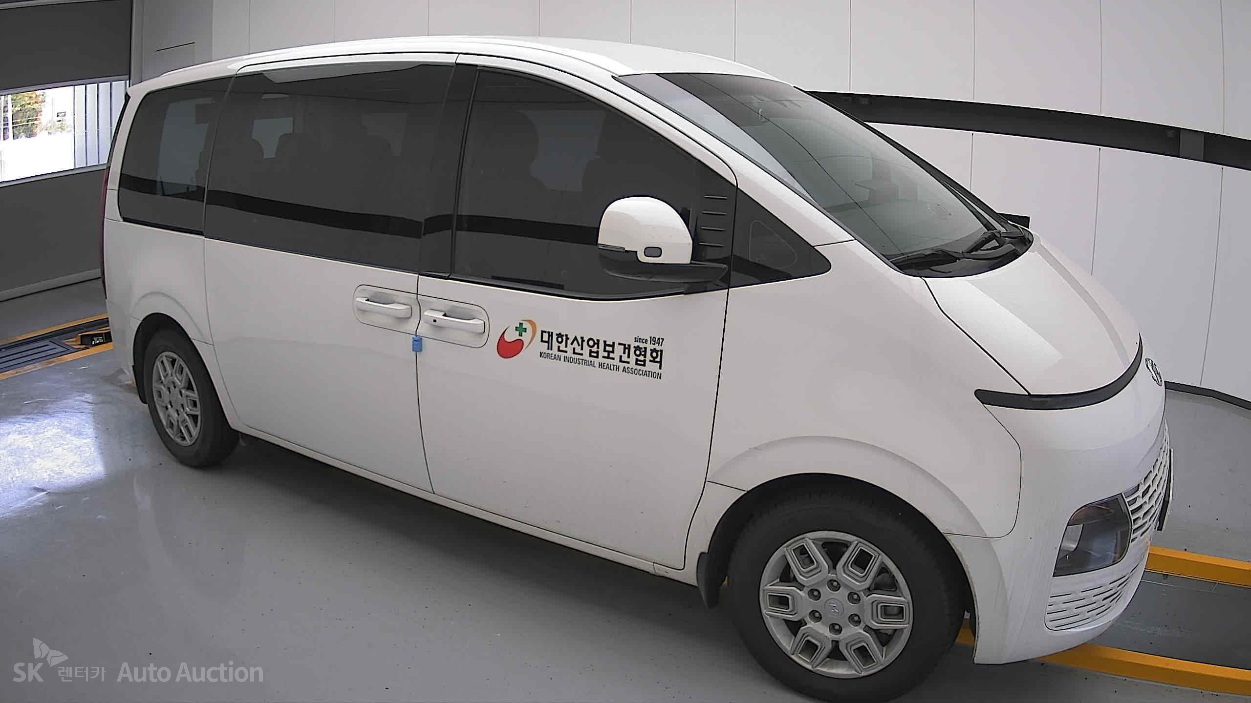 2022 - hyundai staria