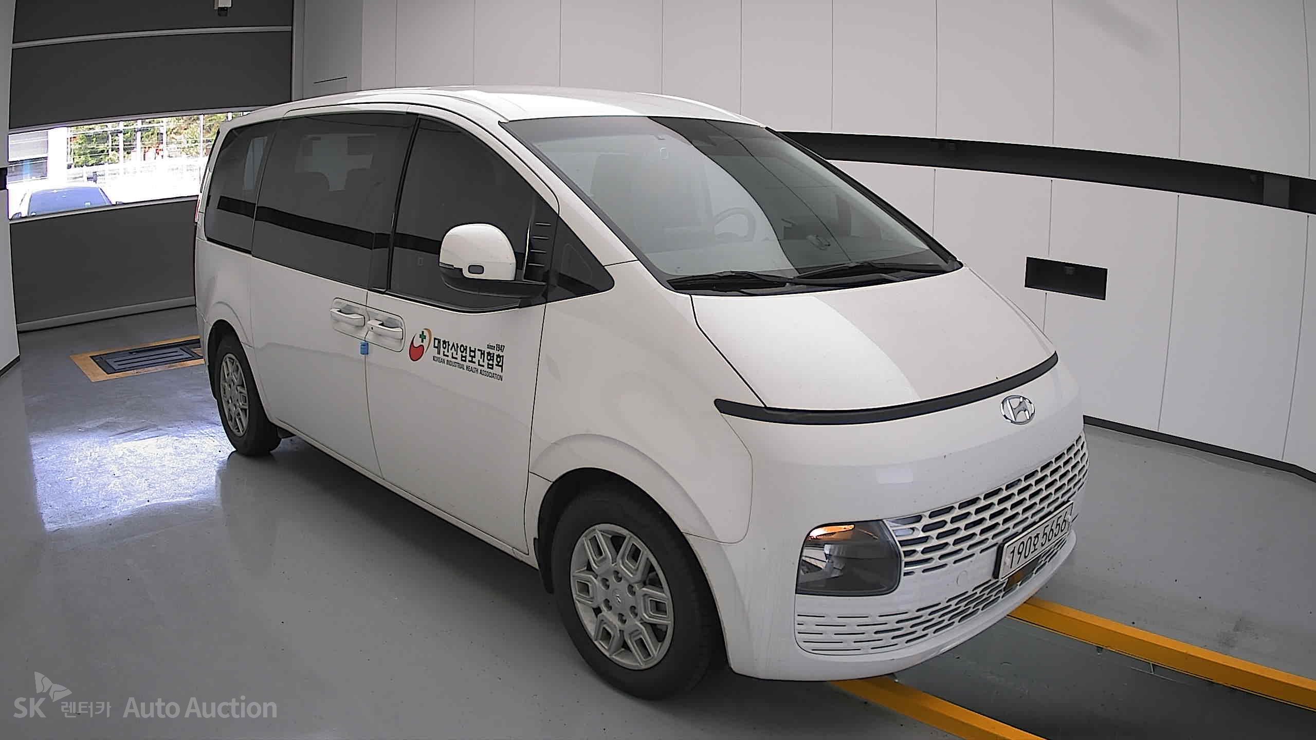 2022 - hyundai staria
