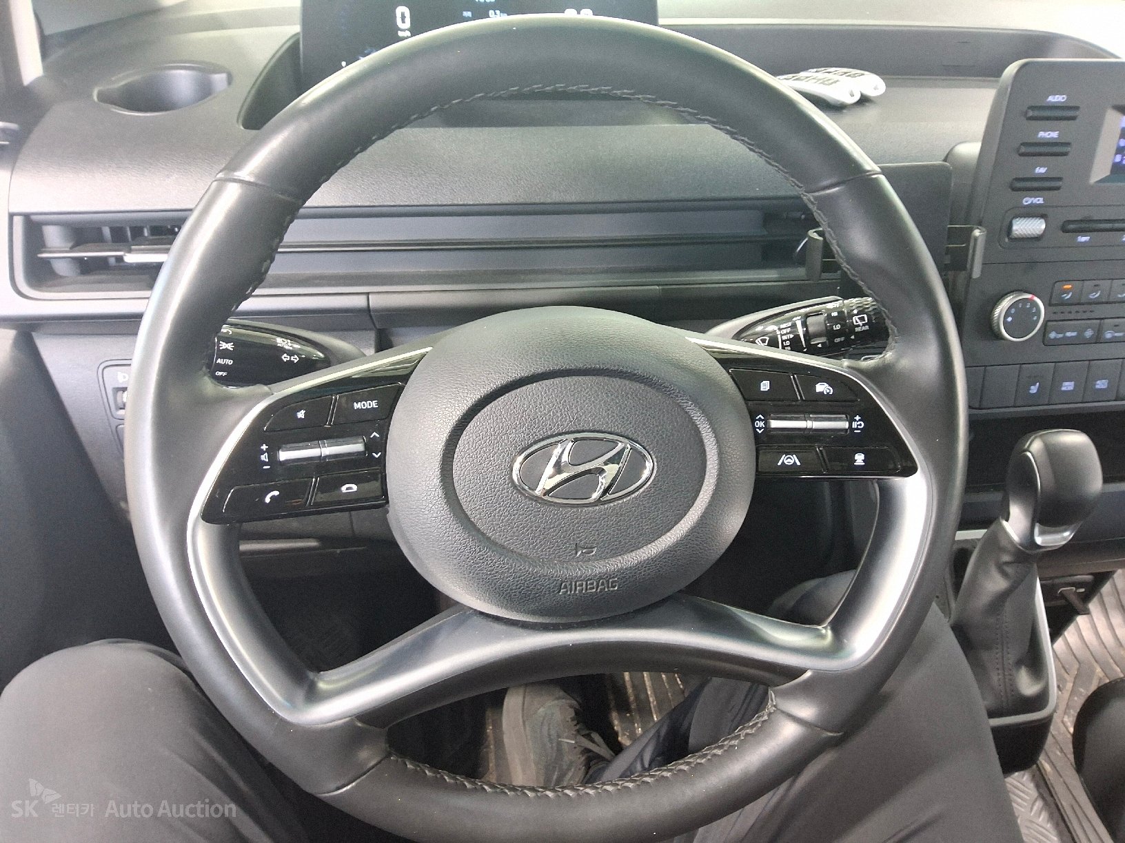 2022 - hyundai staria