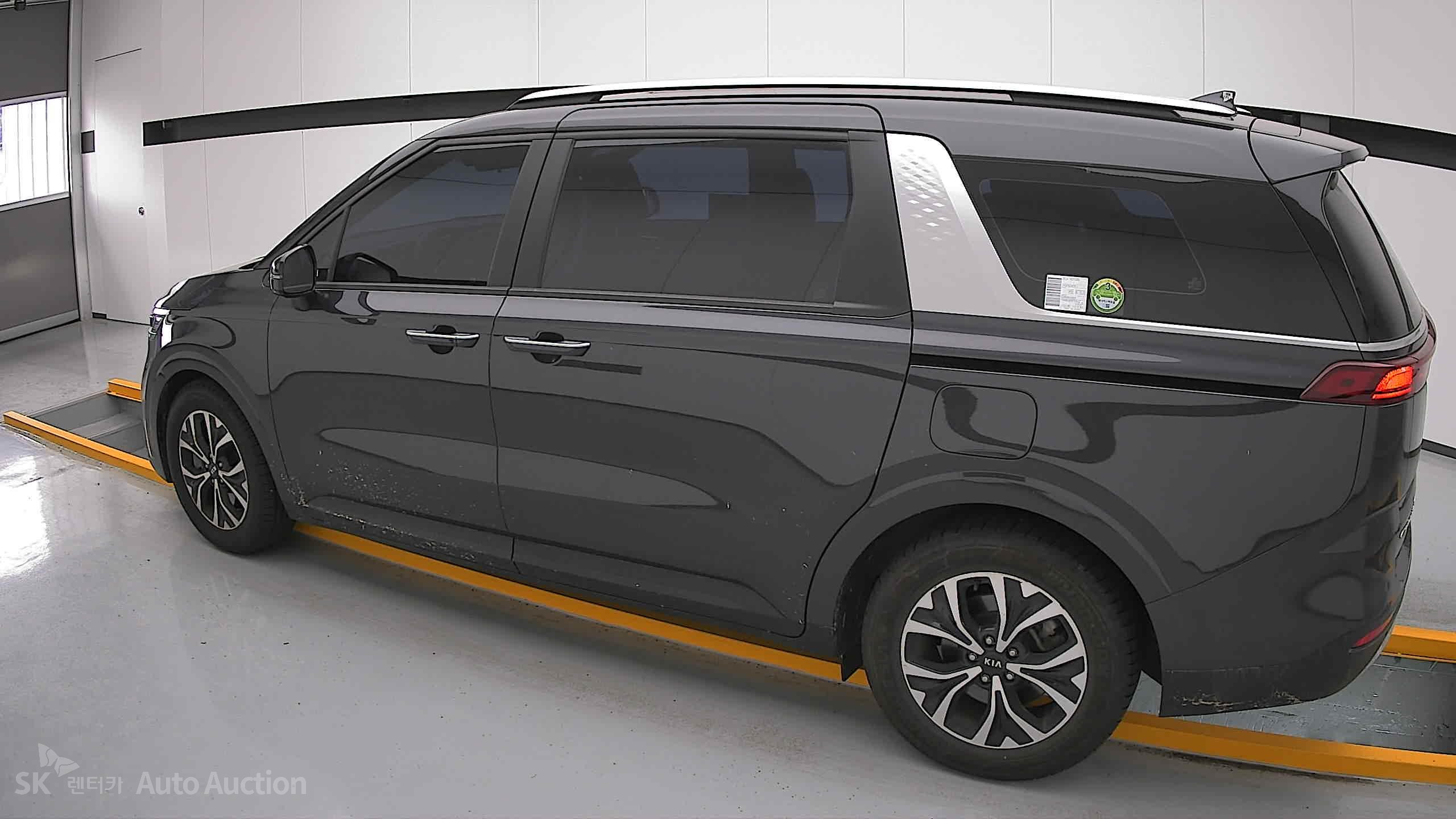 2021 - kia carnival