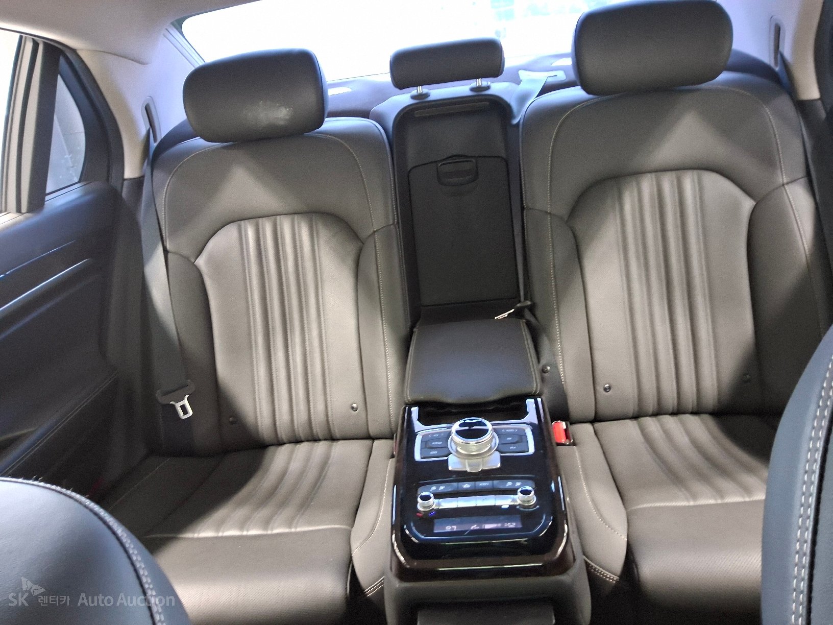 2019 - genesis g90
