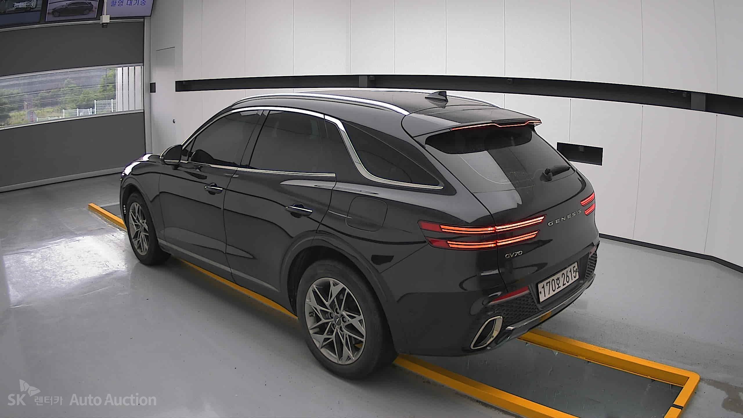 2021 - genesis gv70