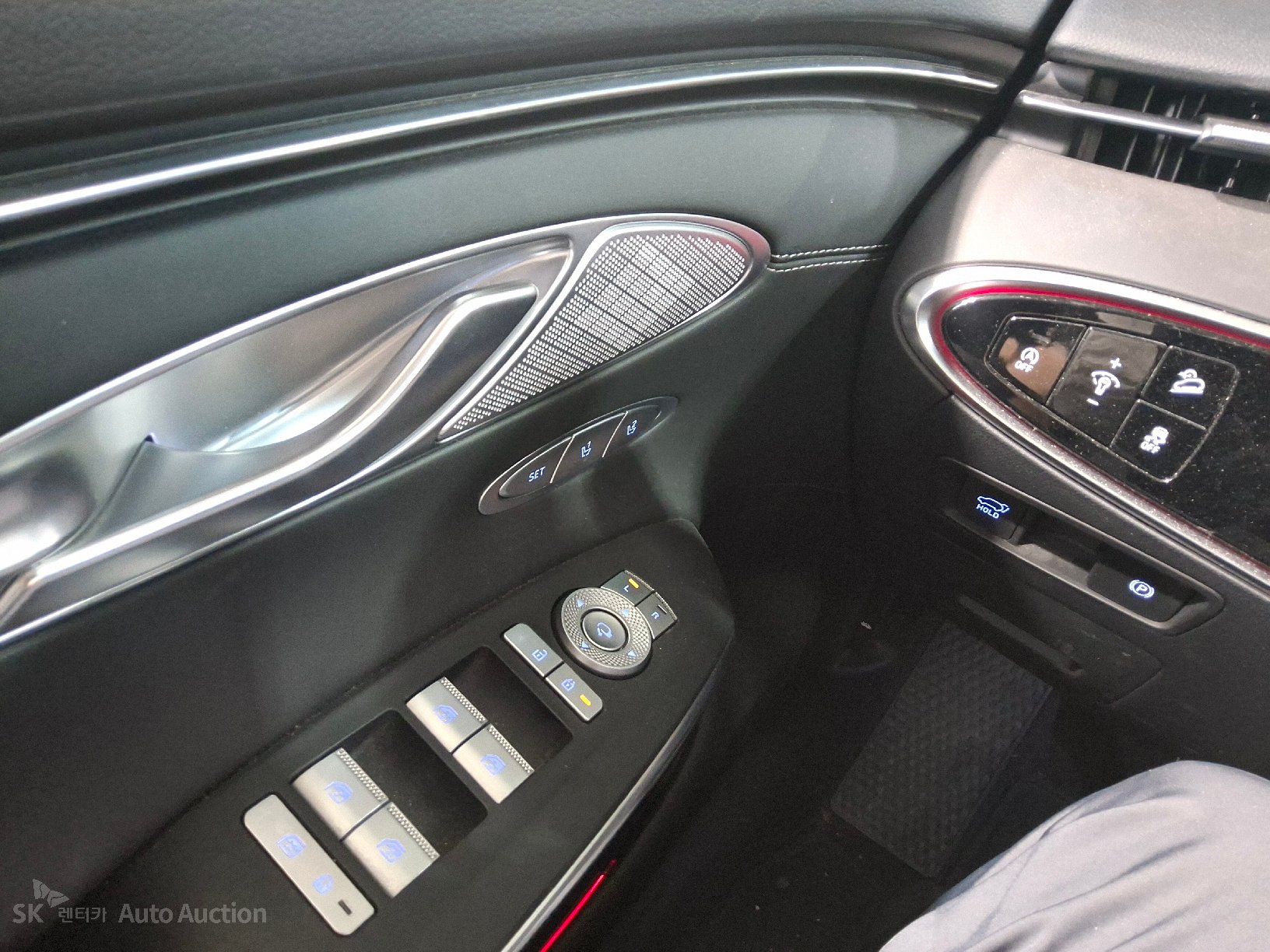 2021 - genesis gv70