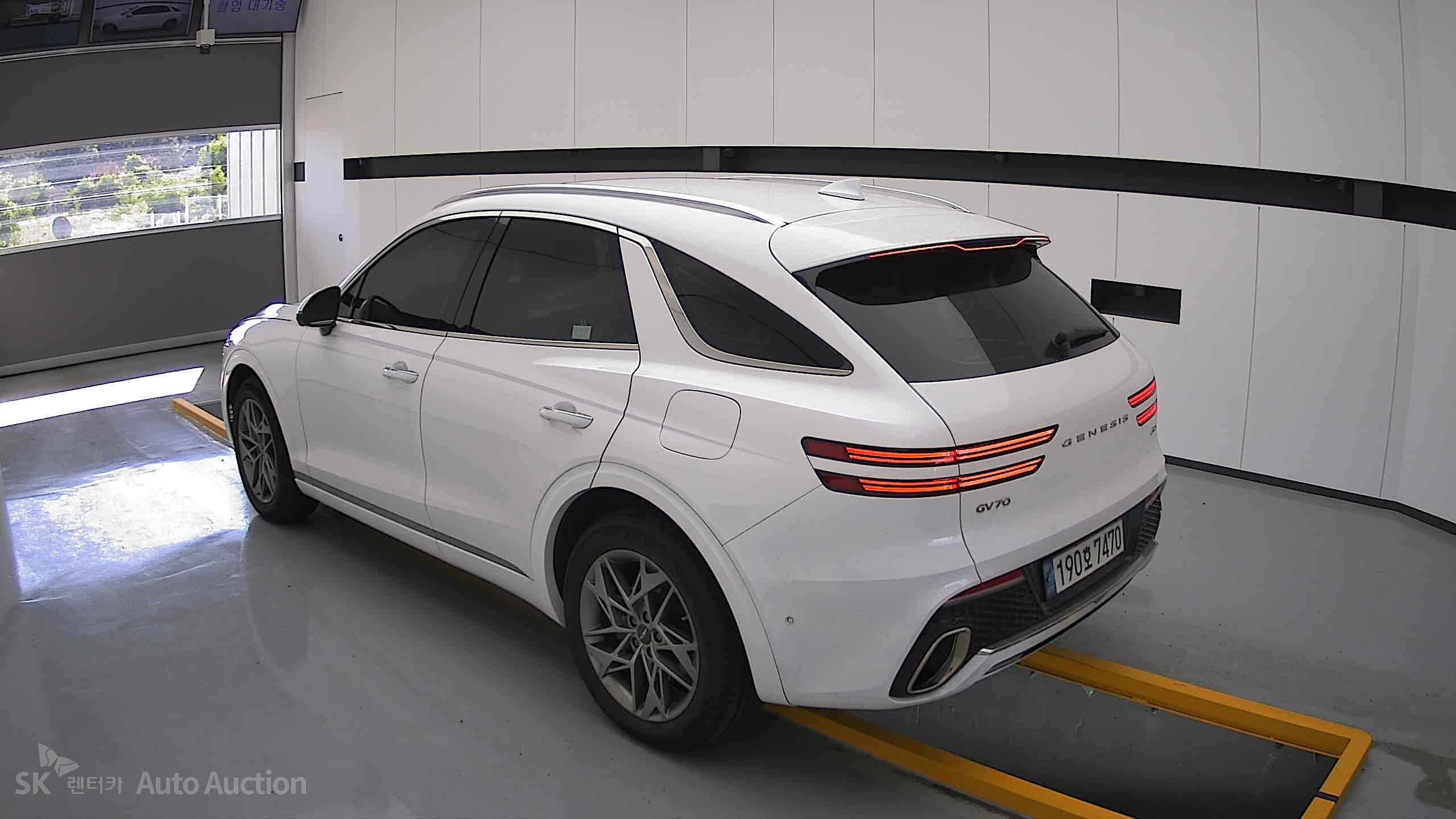 2022 - genesis gv70