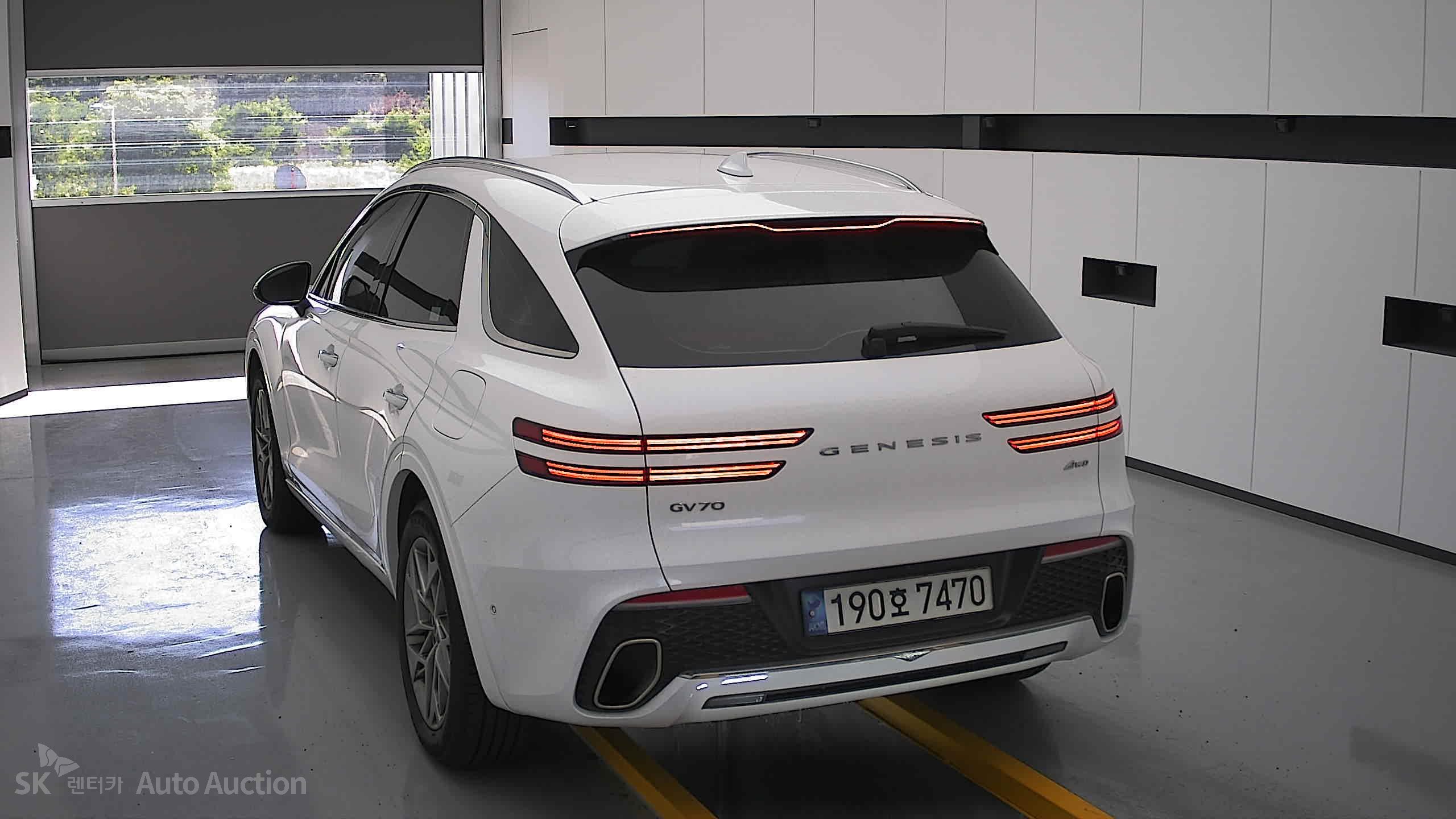 2022 - genesis gv70
