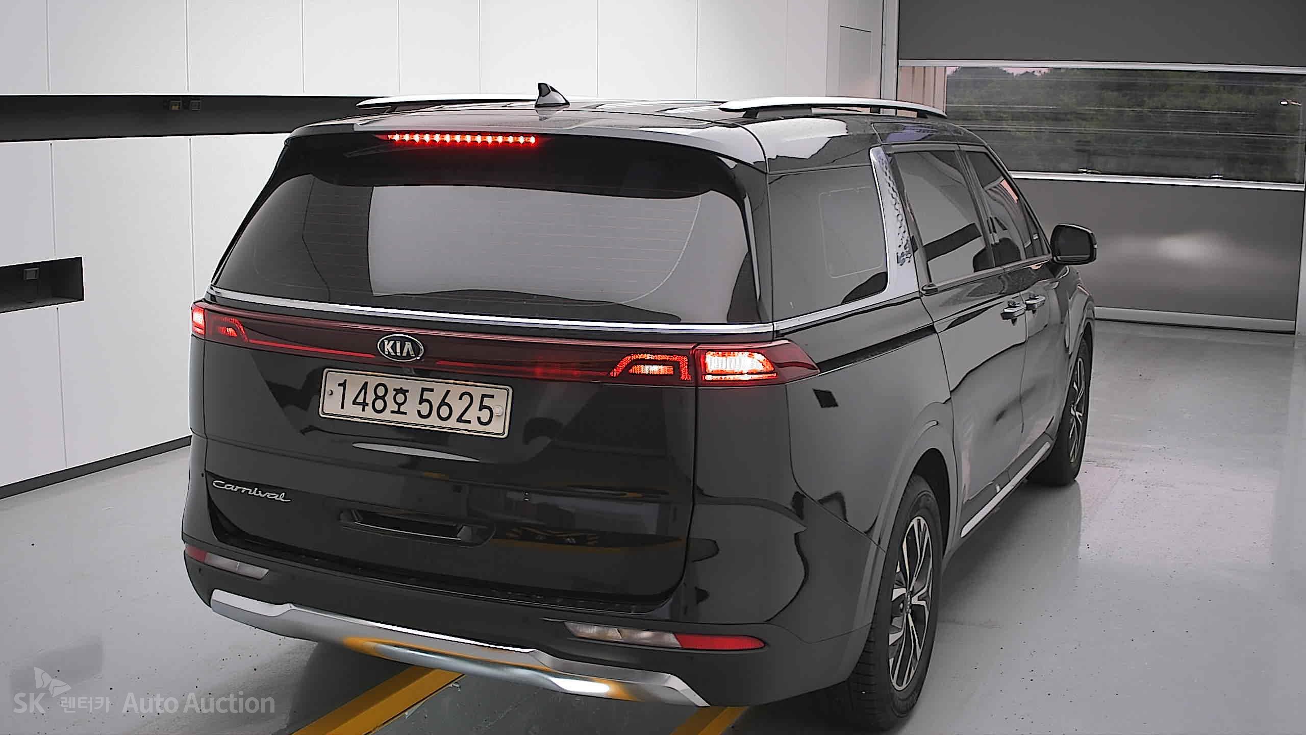 2021 - kia carnival