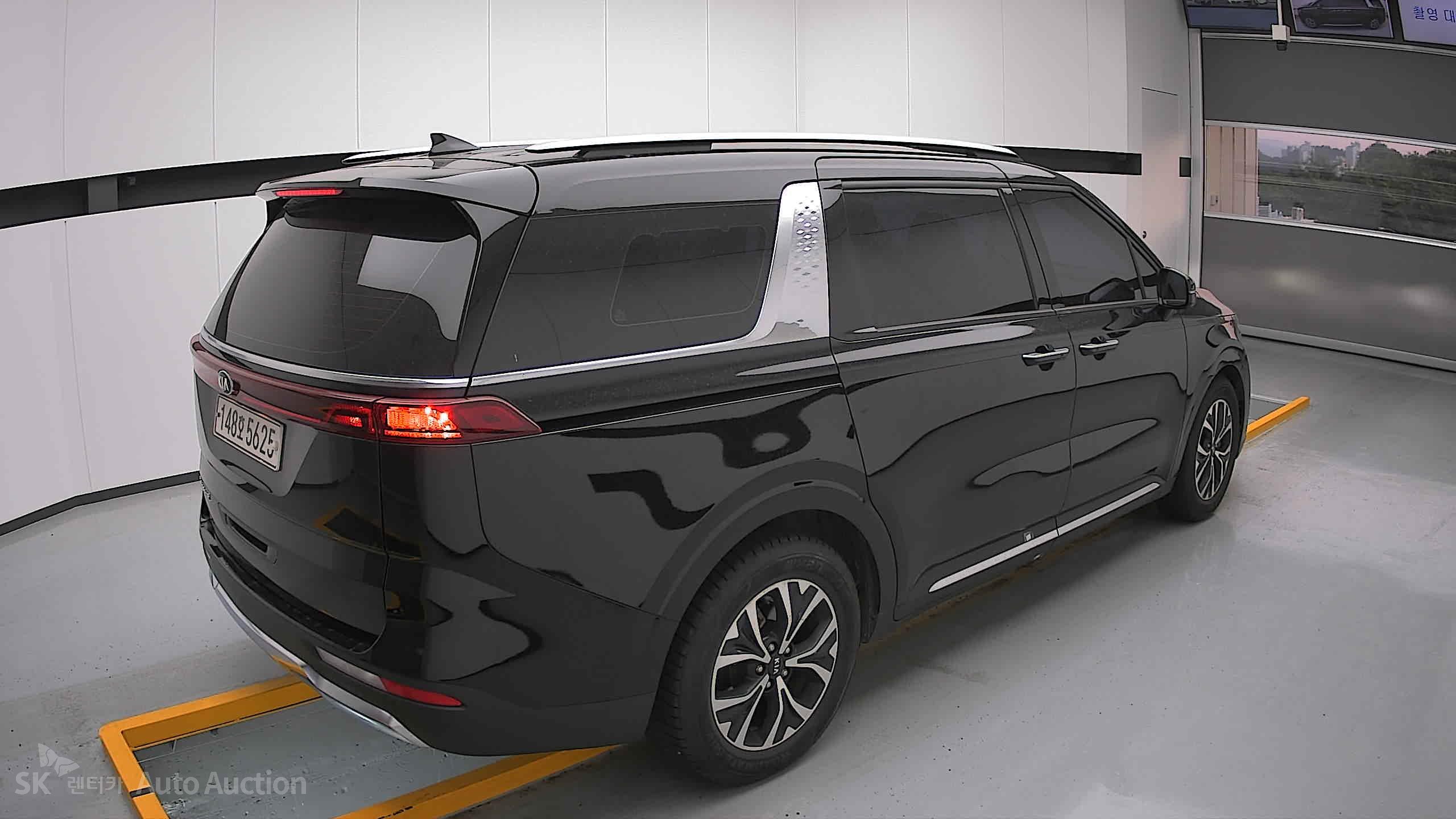 2021 - kia carnival