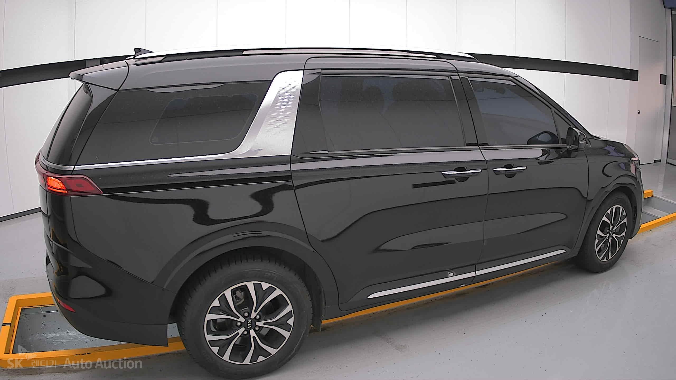 2021 - kia carnival