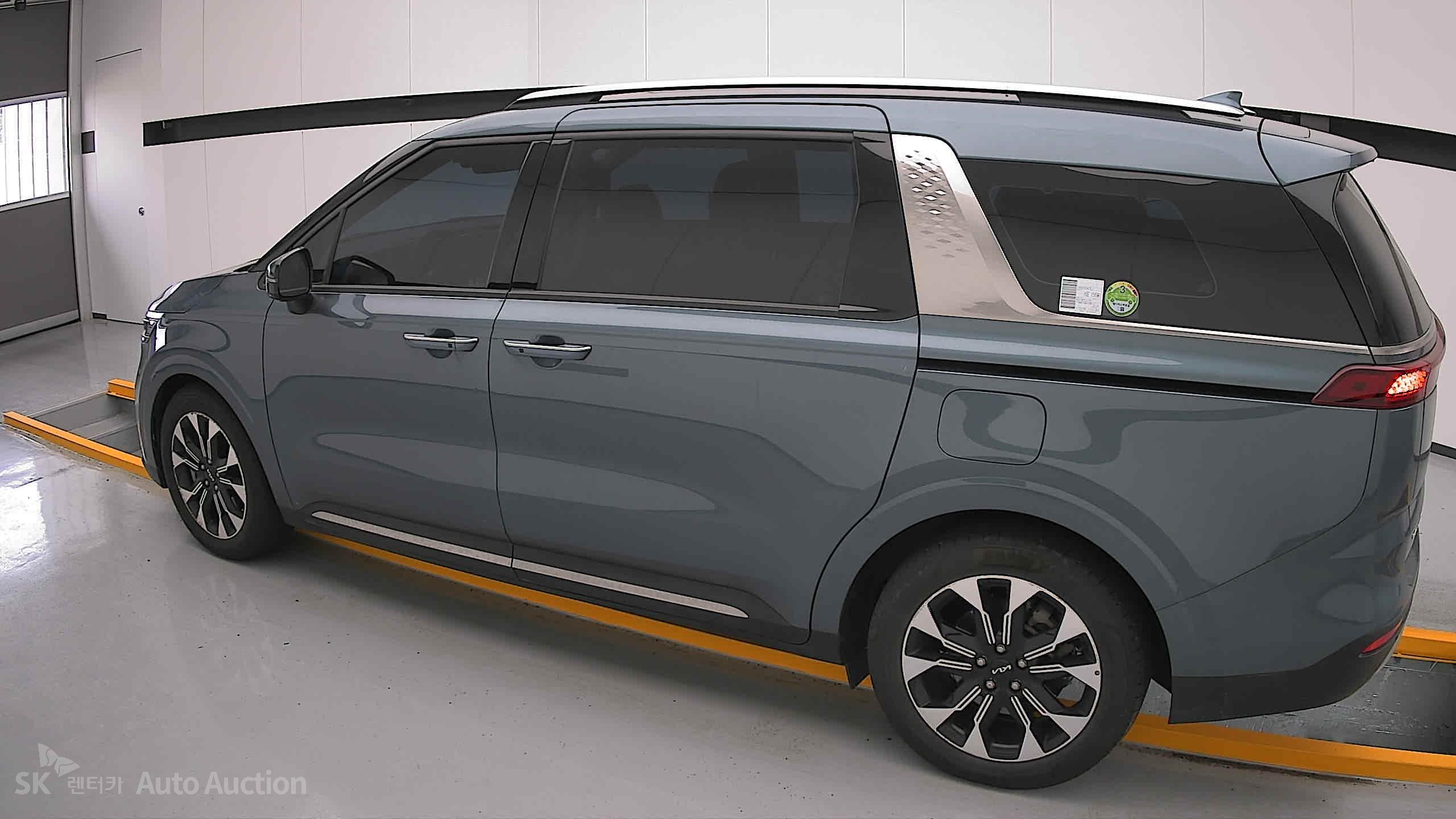 2022 - kia carnival