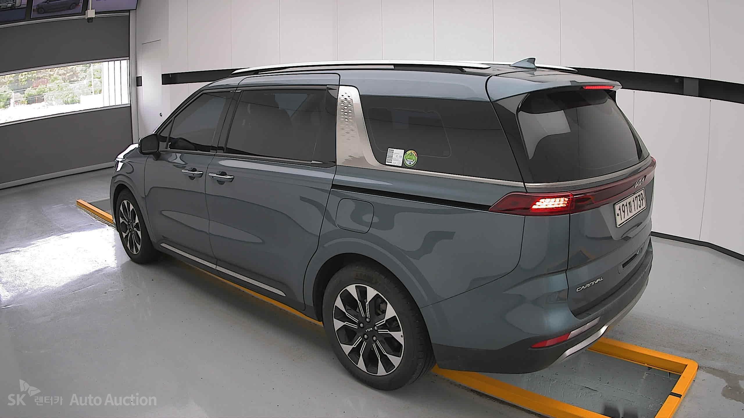 2022 - kia carnival