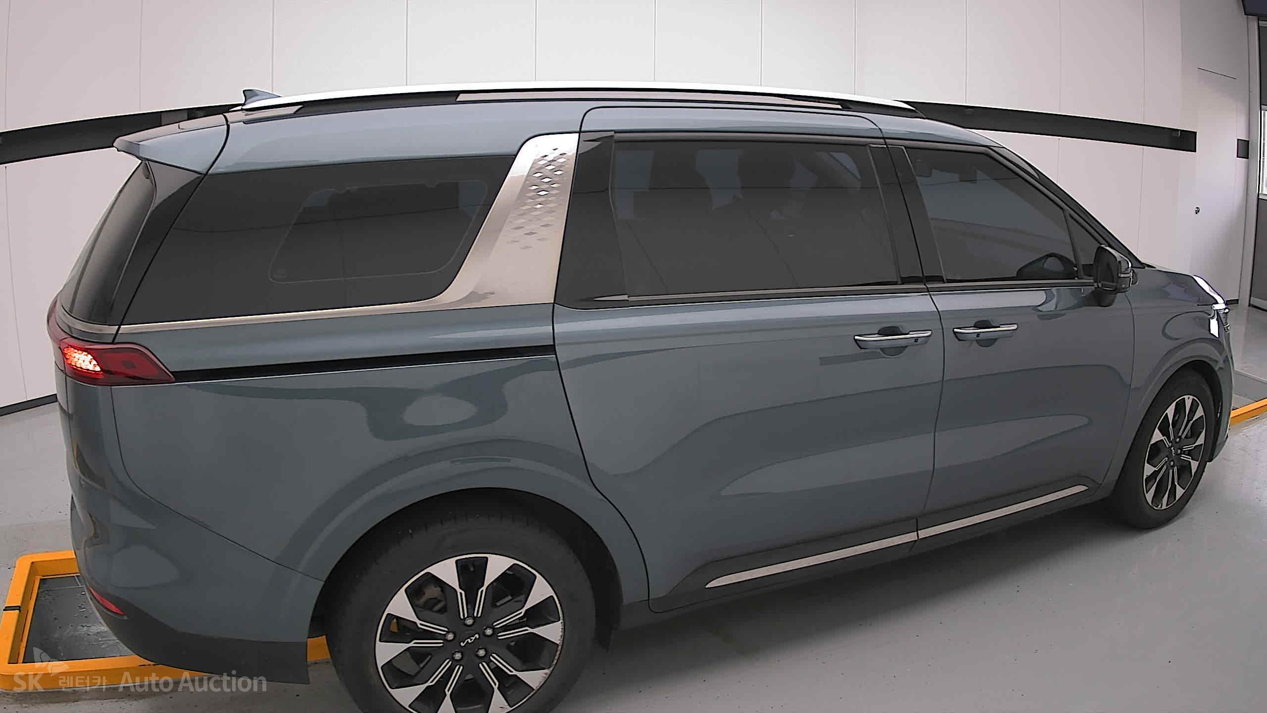 2022 - kia carnival